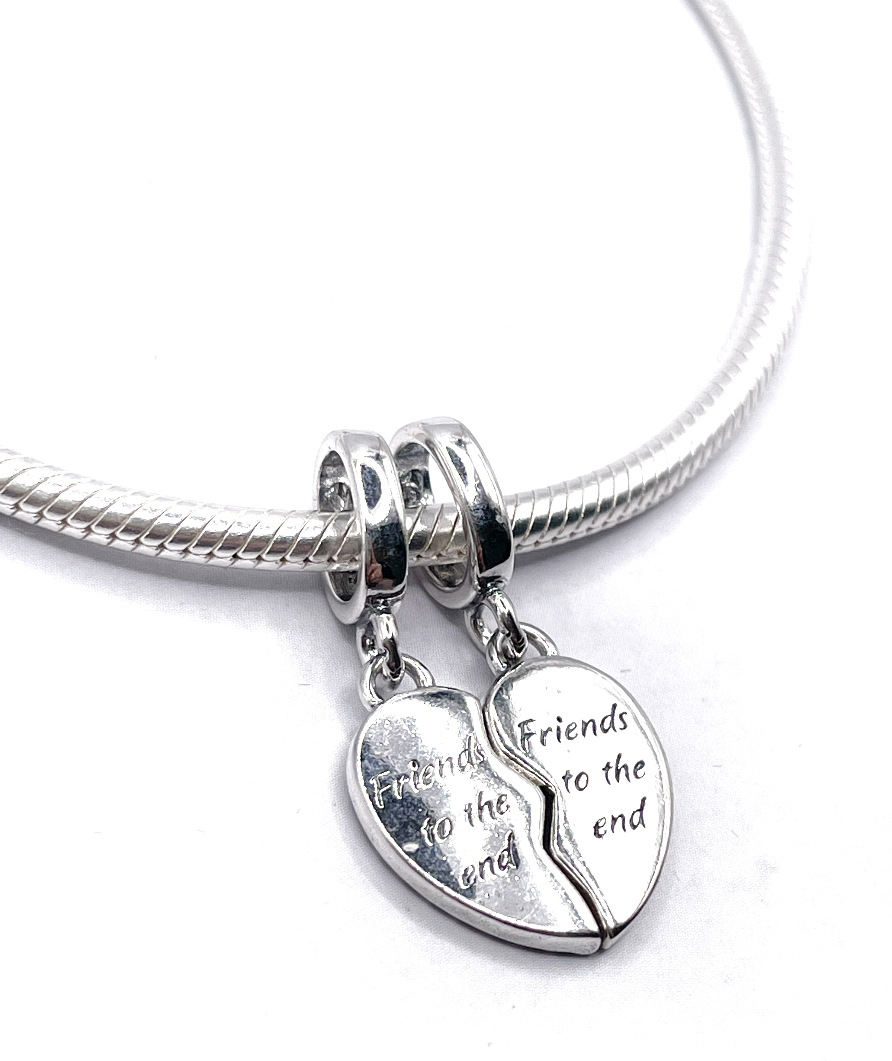 Charm Divisible corazón liso con circonias “Amig@s hasta el final”