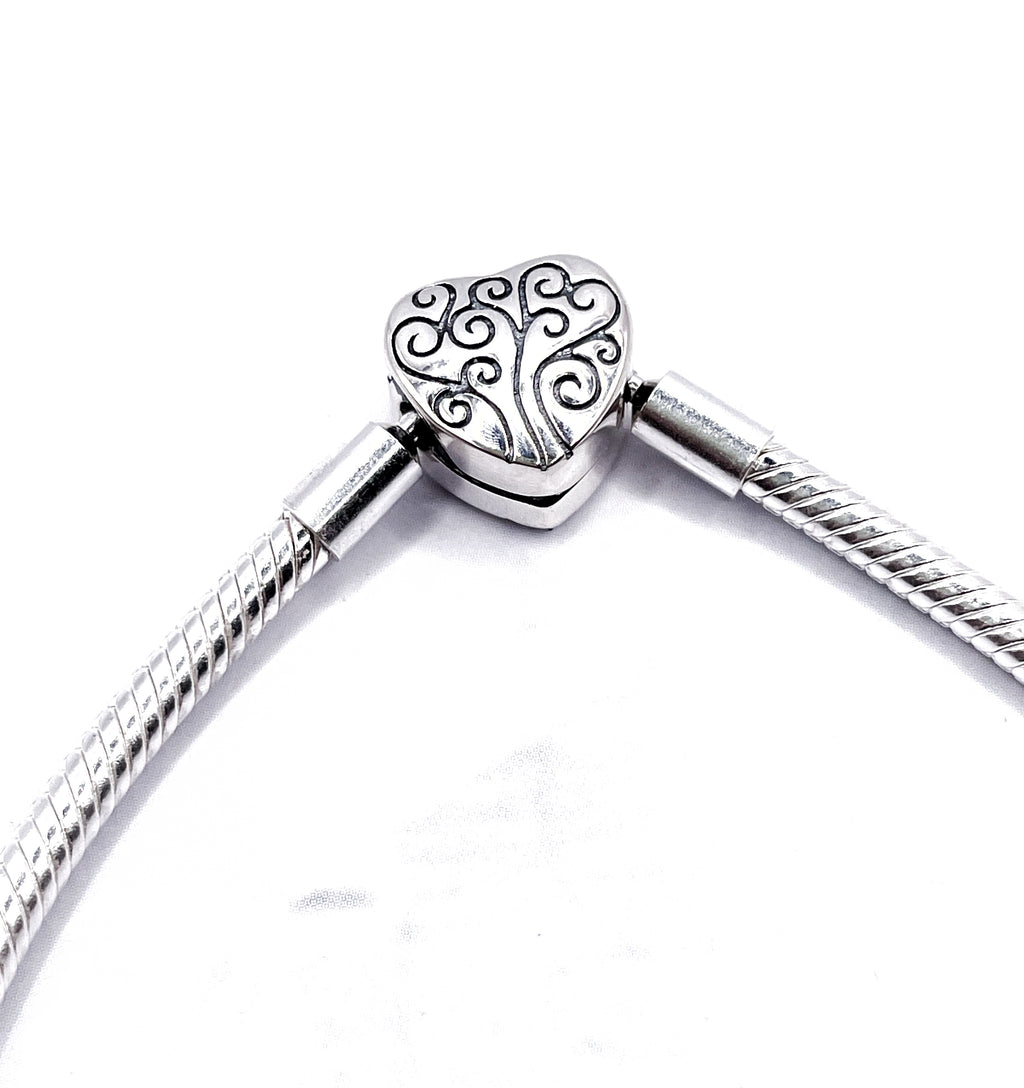 Pulsera flexible broche corazón labrado