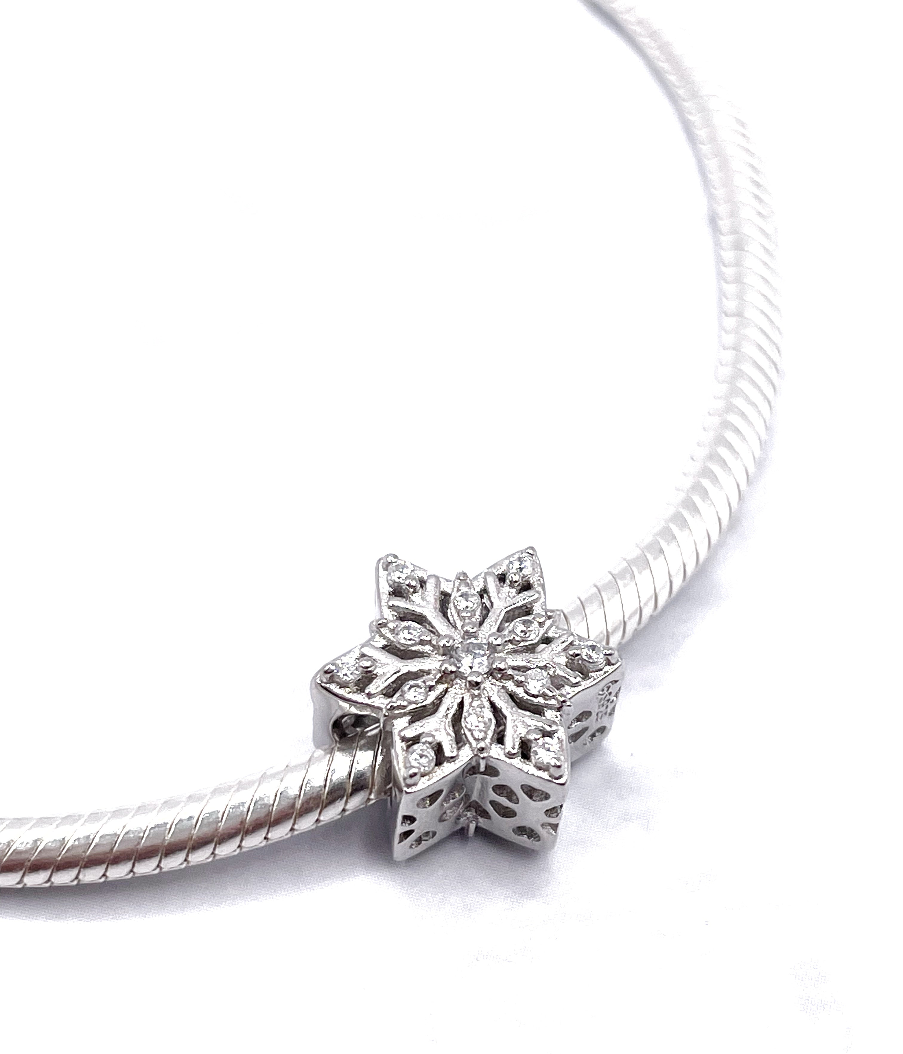 Charm Copo de nieve circonias blancas