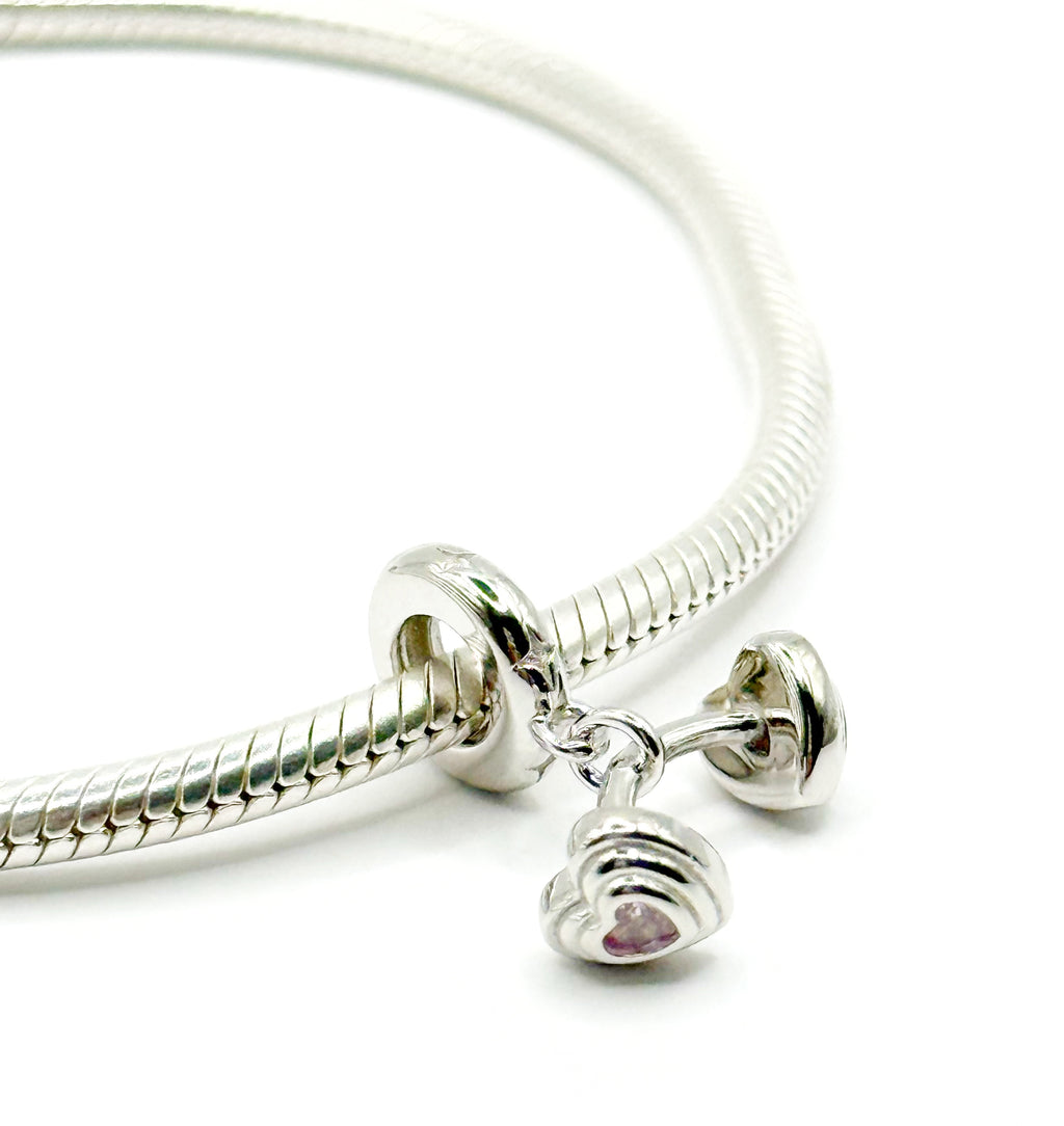 Charm Pesas con corazones rosados