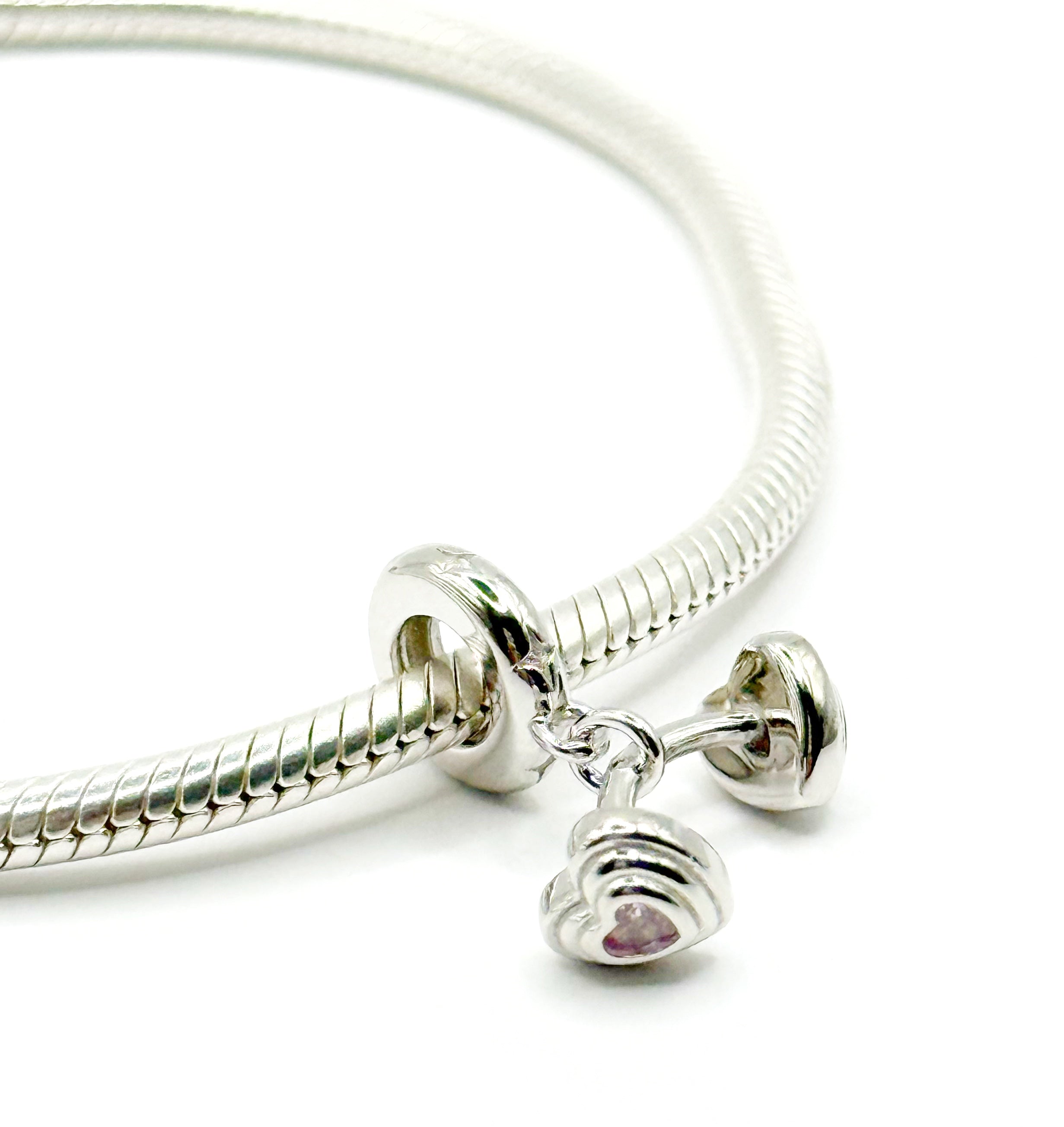 Charm Pesas con corazones rosados