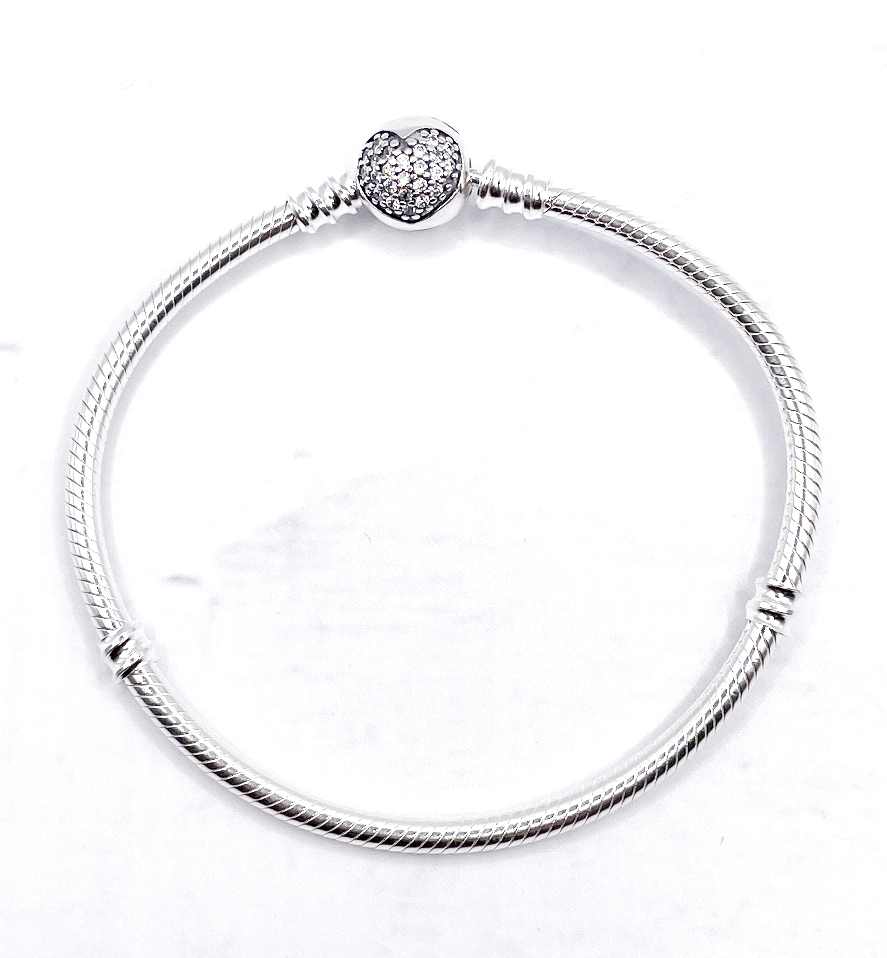 Pulsera flexible broche bolita corazón