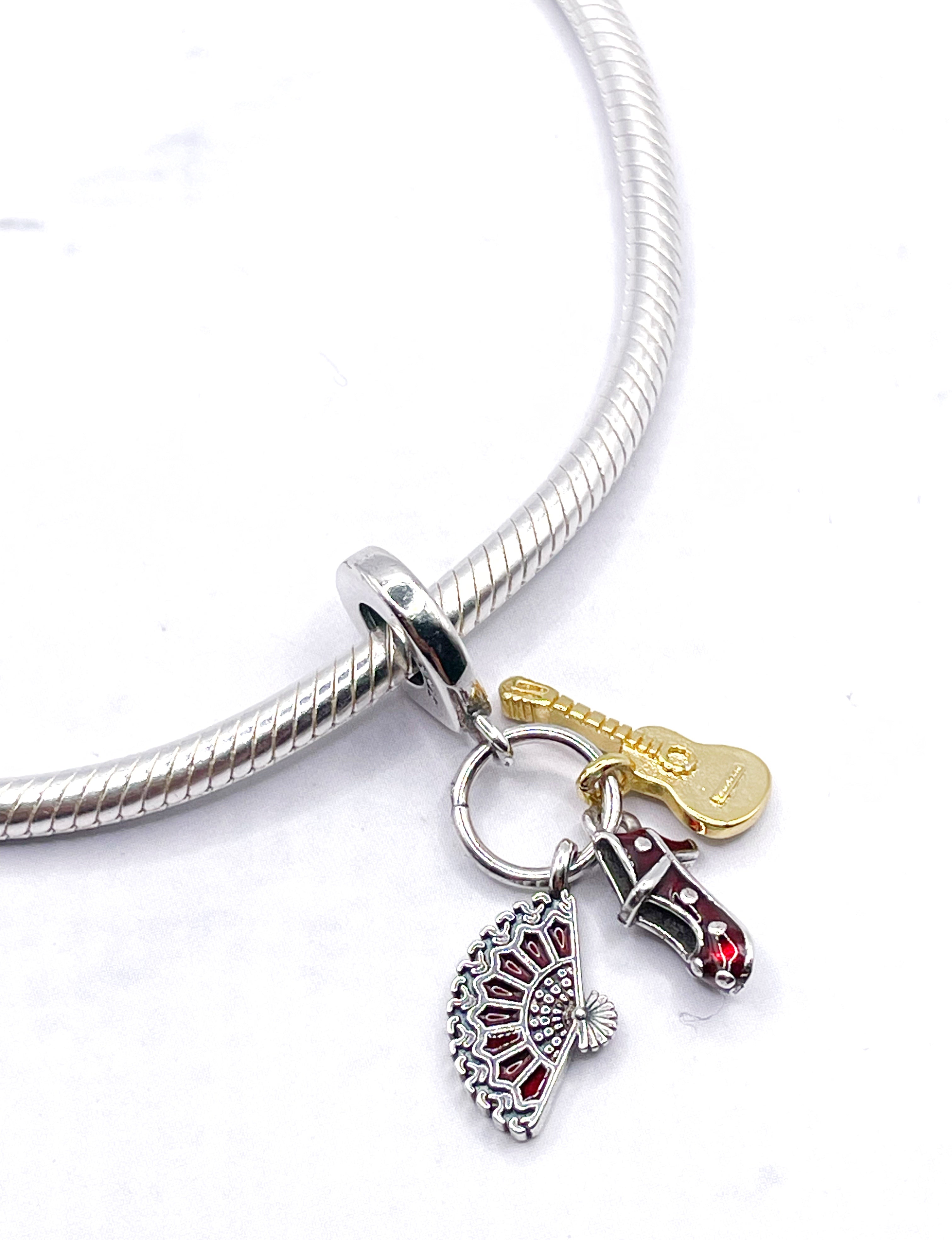 Charm Guitarra española, zapato flamenco y abanico
