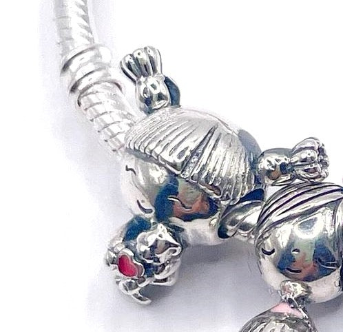 Charm Niña con osito y corazón