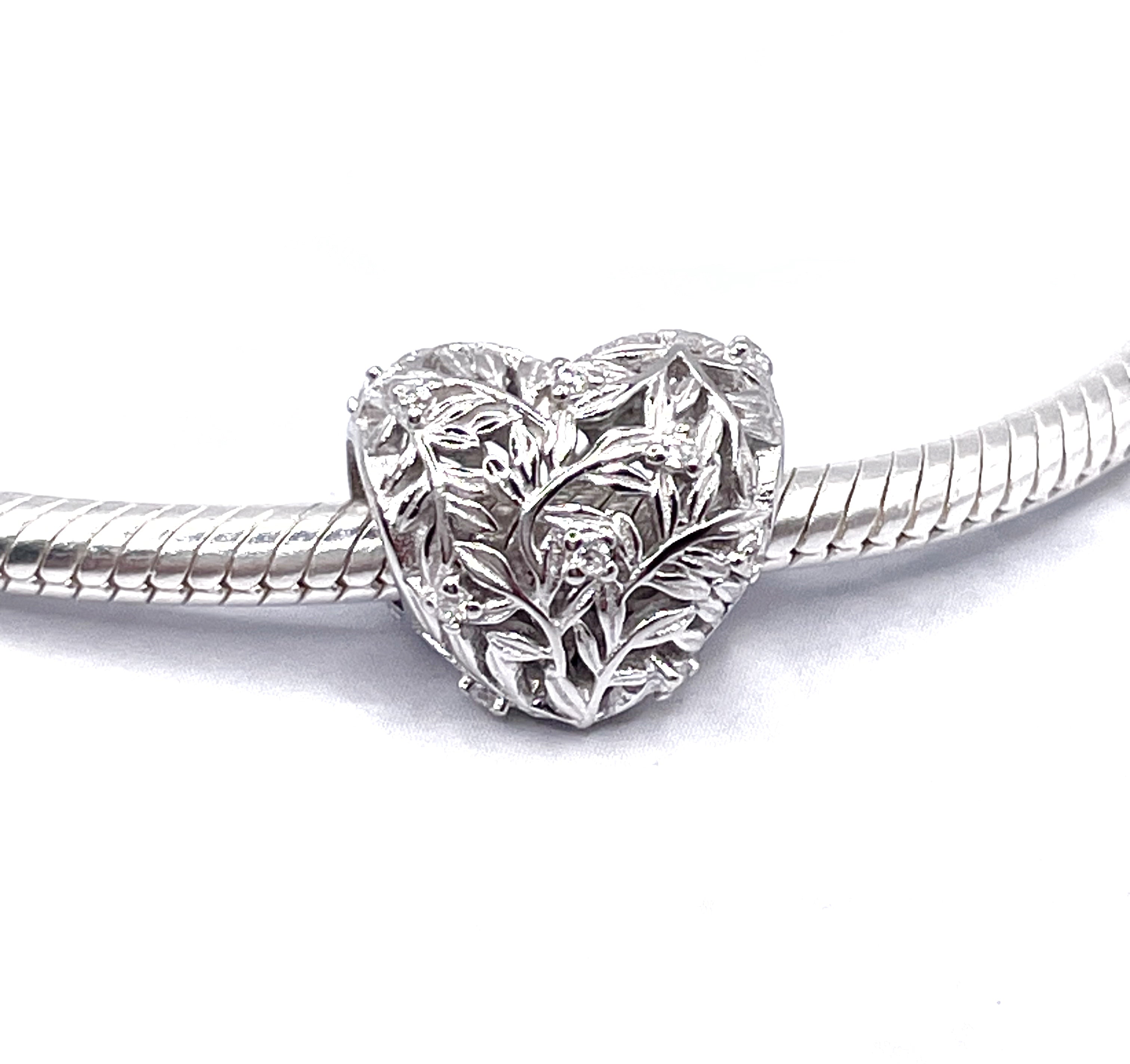 Charm Corazón ramas con circonias blancas