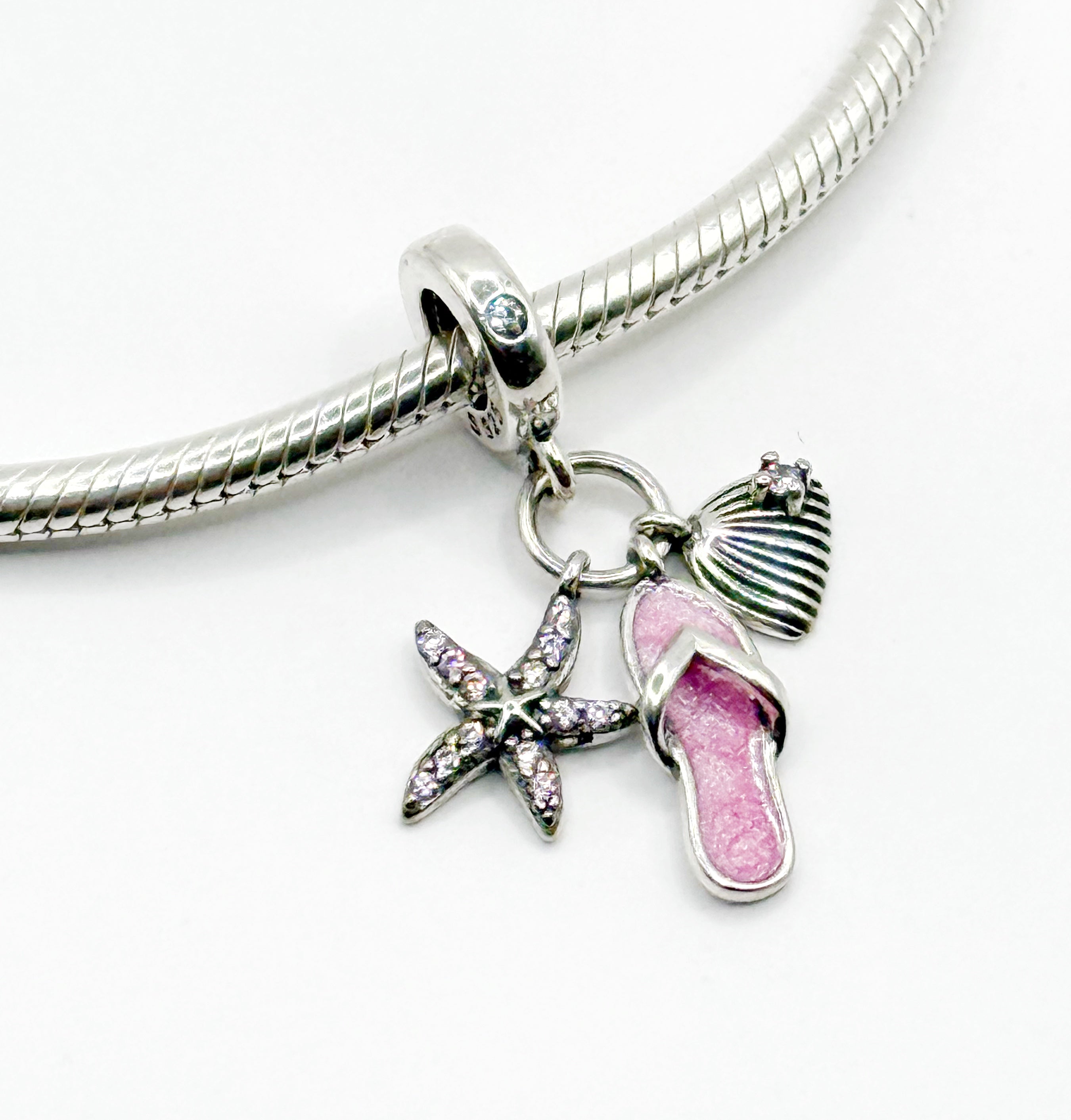 Charm Estrella de Mar, ojota y almeja