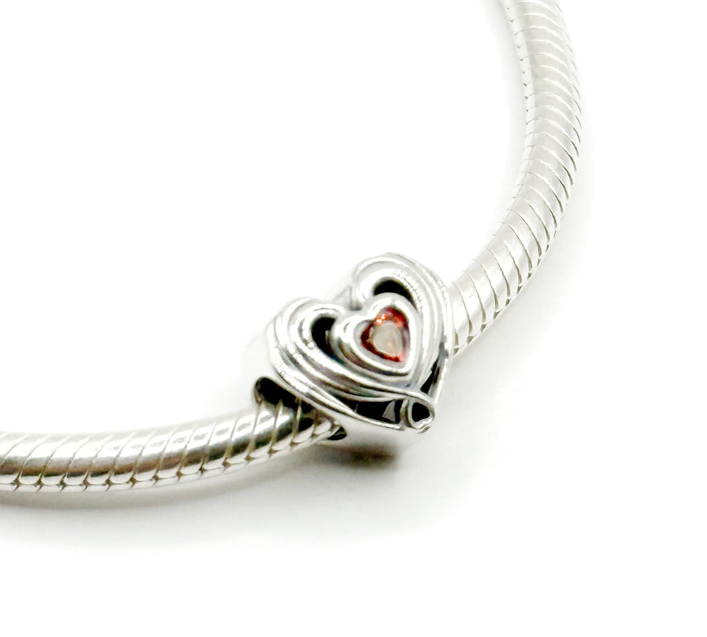 Charm Corazón con piedra roja