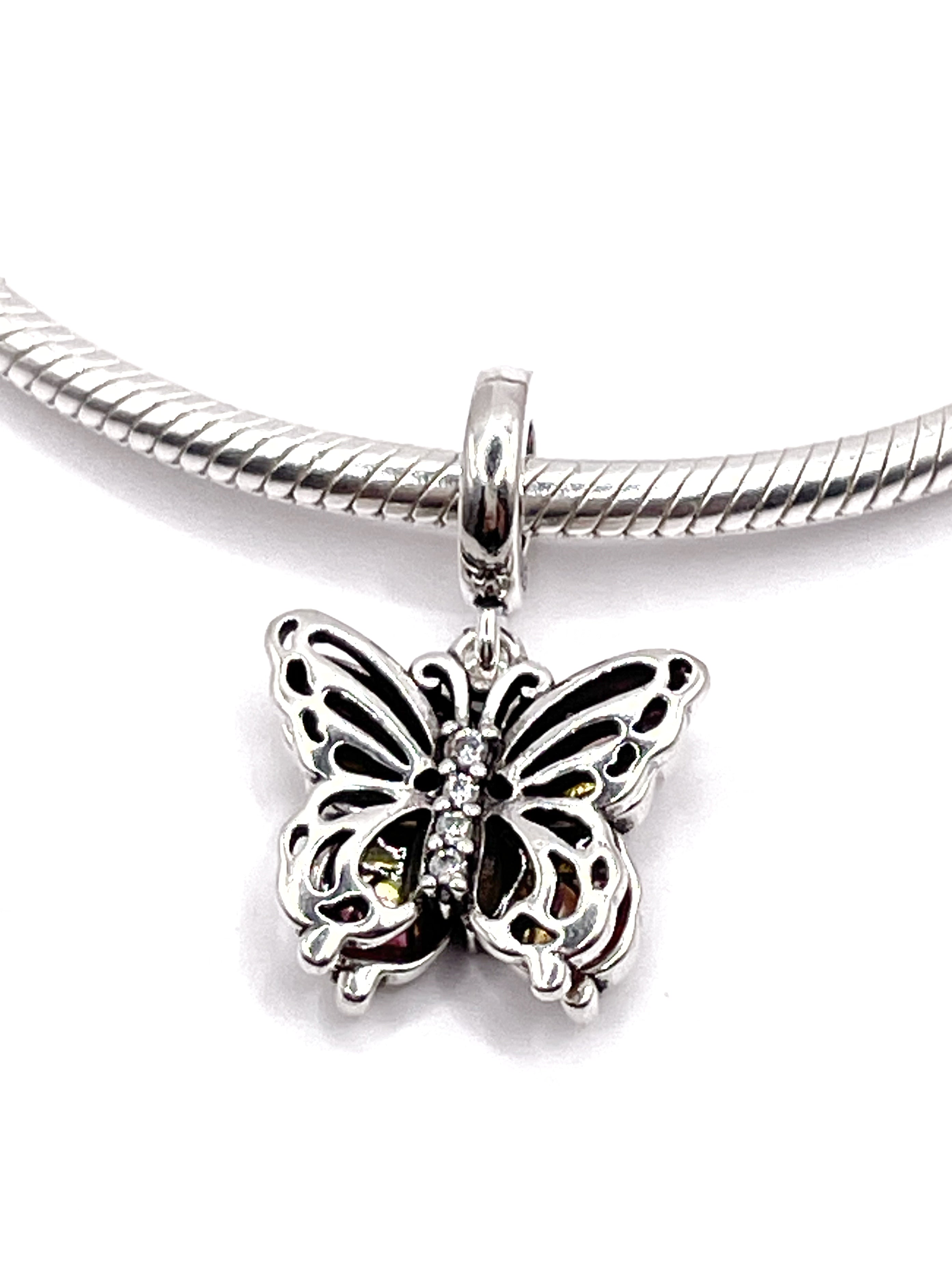 Charm Mariposa doble calada