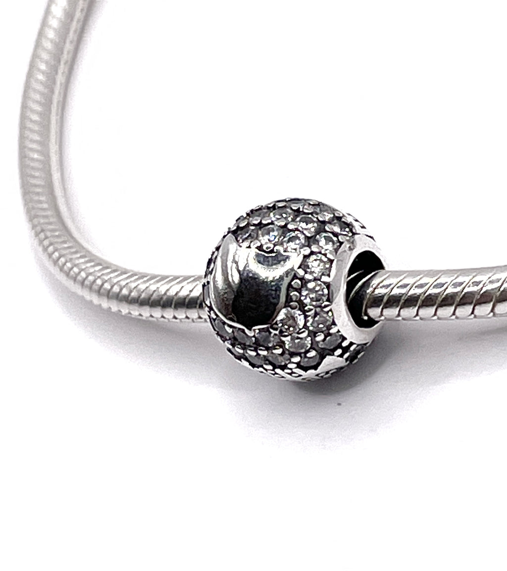 Charm Bolita “Mamá gato” con circonias blancas