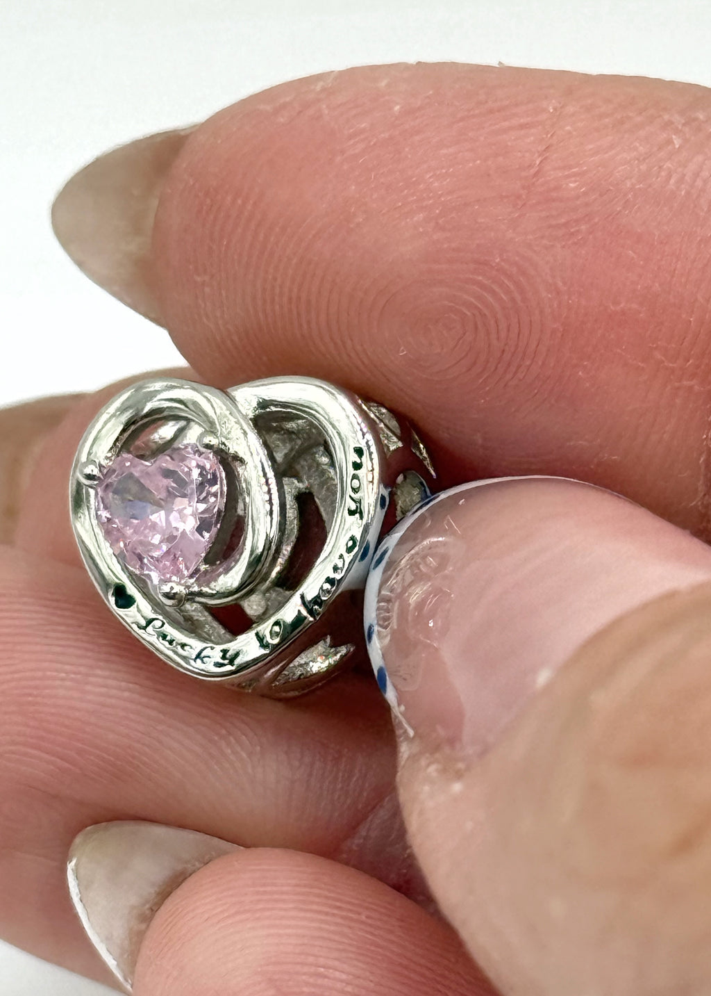 Charm Corazón “Suerte de tenerte” con circonia corazón rosada