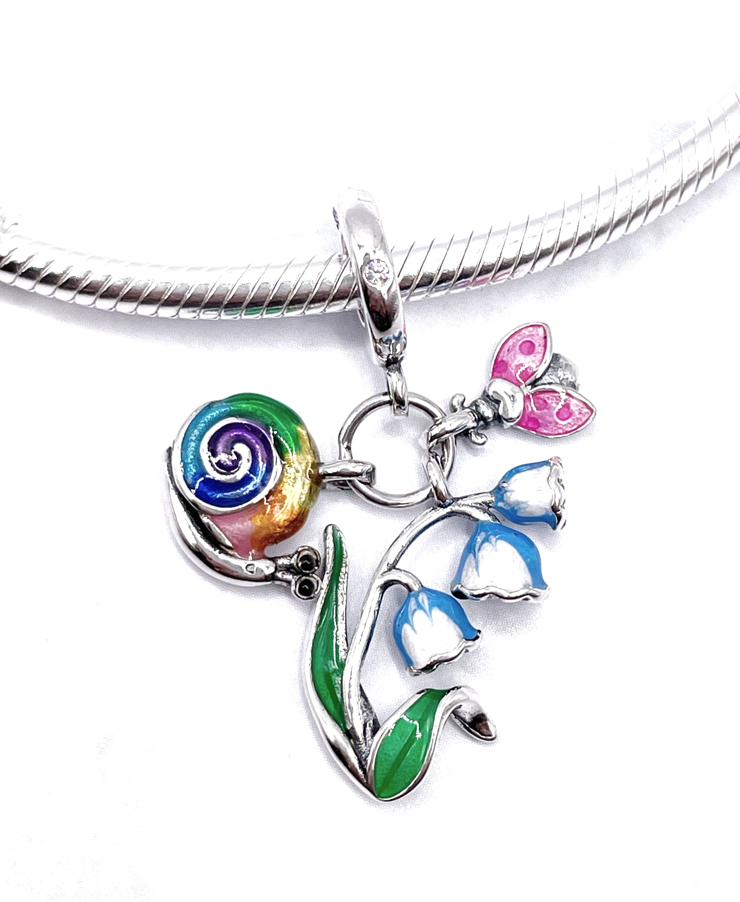 Charm Caracol, flores y San Antonio