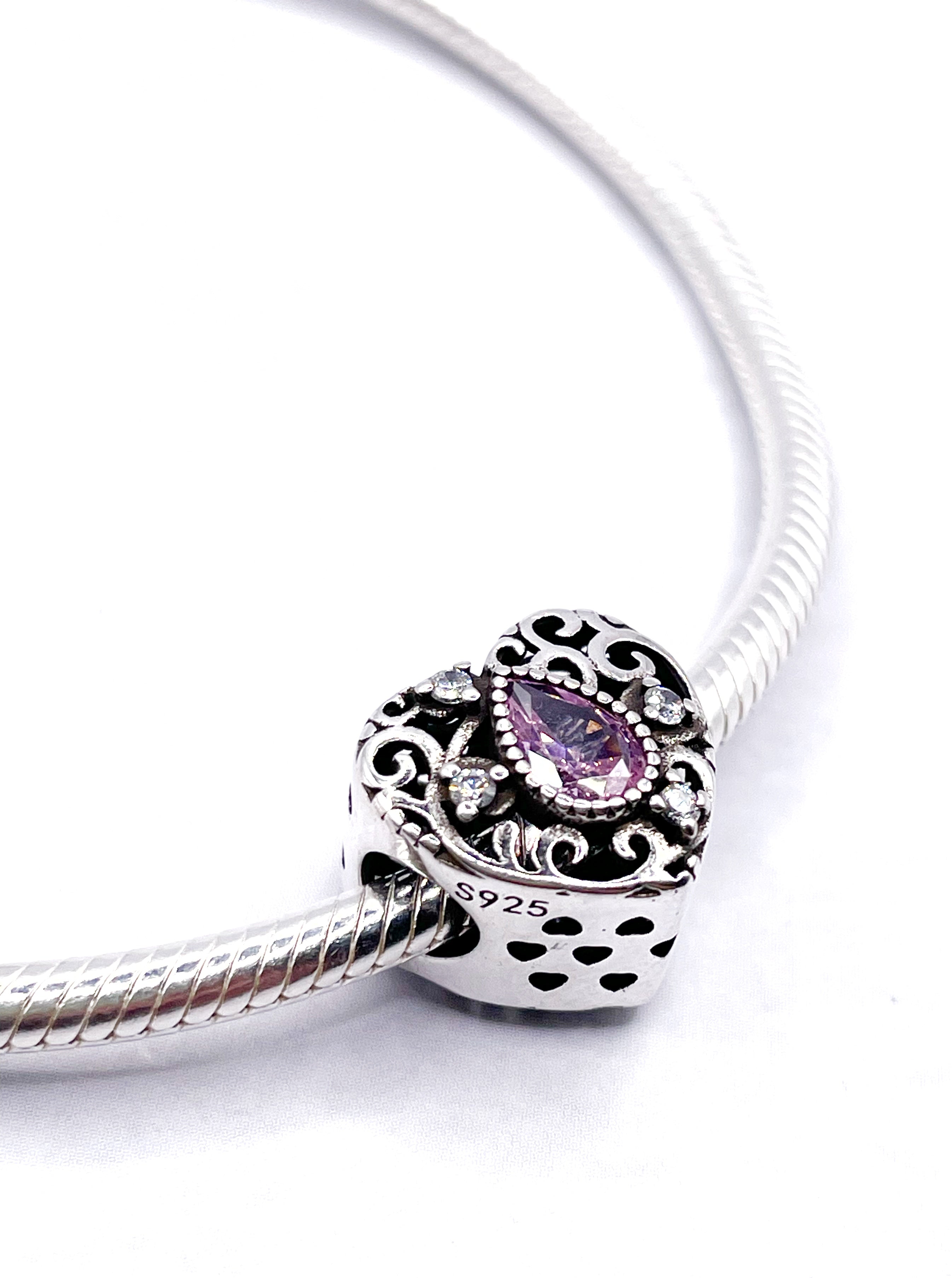 Charm Corazón con circonia de lágrima rosada