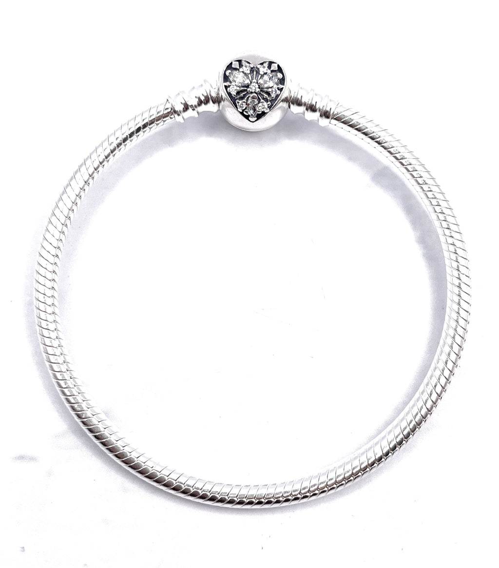 Pulsera flexible broche bolita corazón alargado