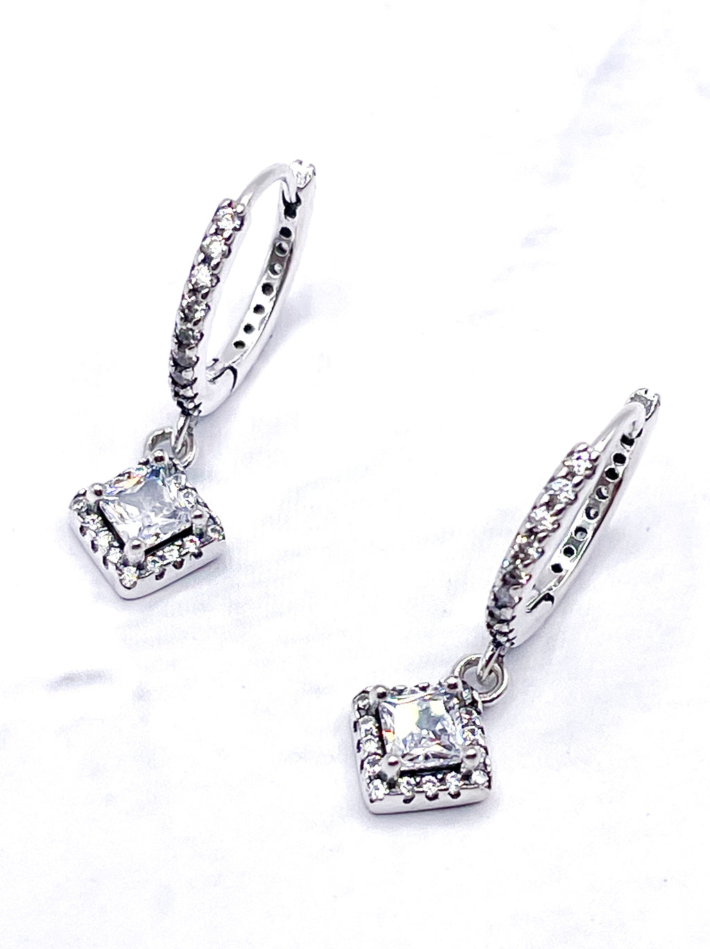 Aritos de rombo blanco en circonias