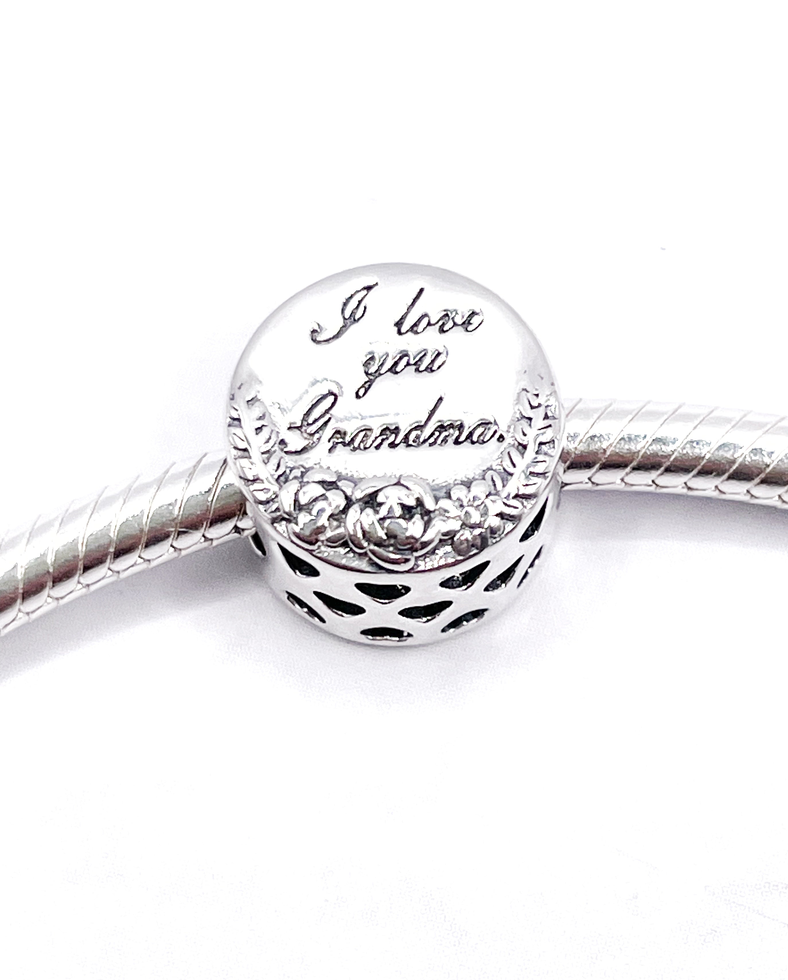 Charm dibujo de abuela y corazón “Te quiero abuela”