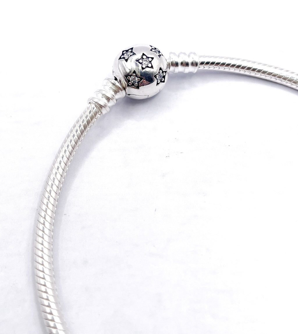 Pulsera flexible broche bolita estrellas