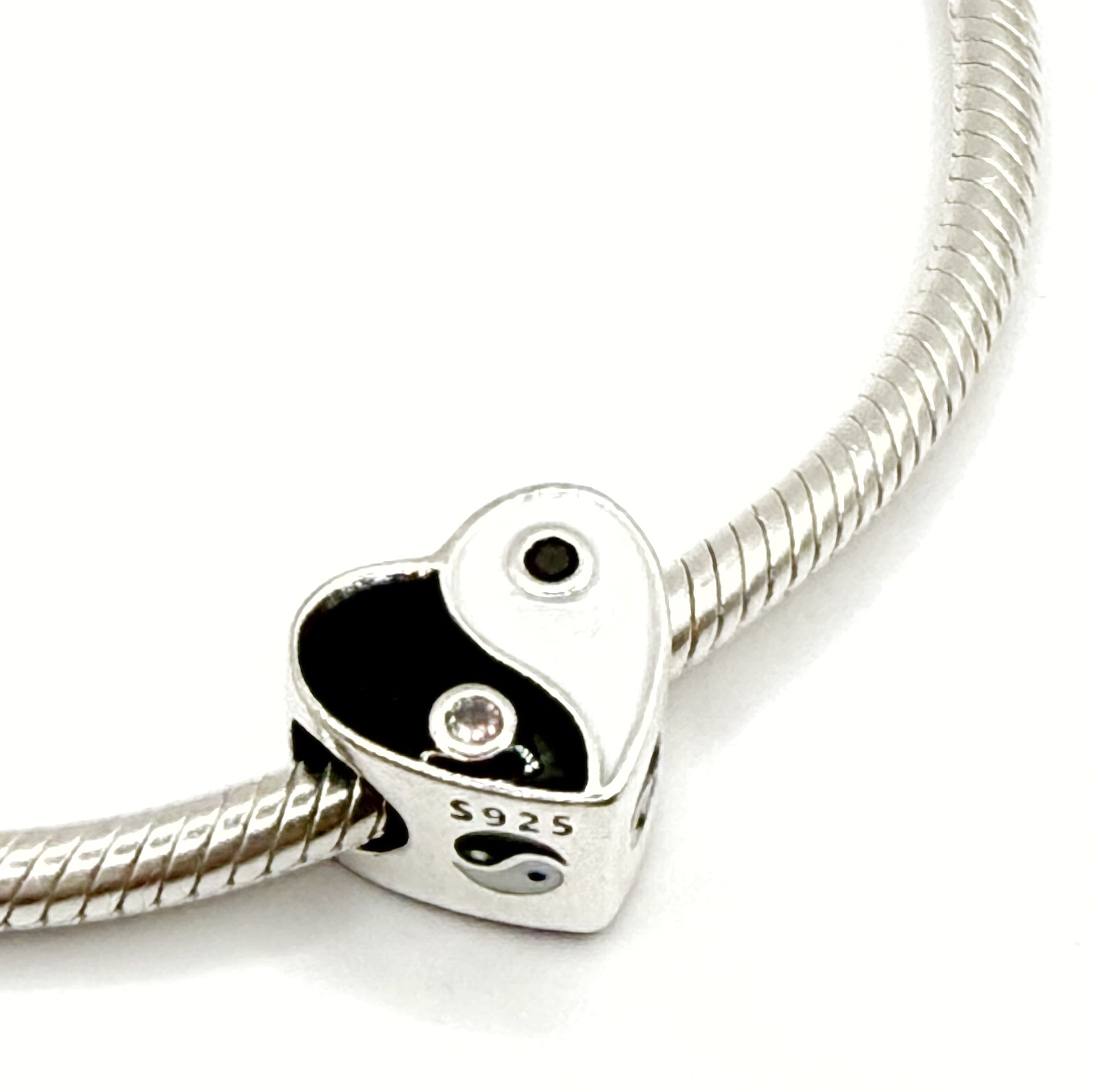 Charm Corazón Yin y Yang