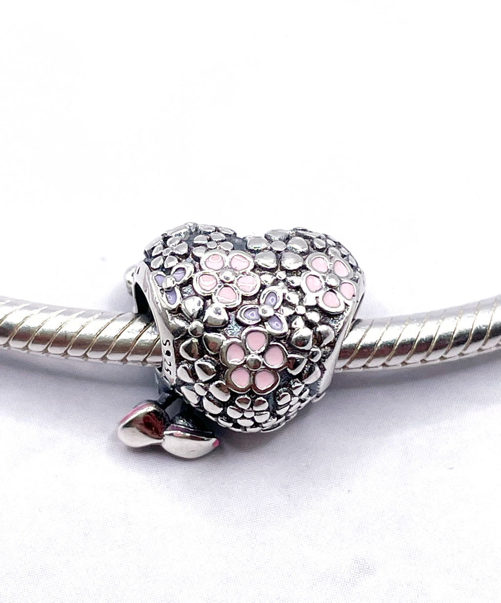 Charm Corazón Minnie y flores “La mejor mamá de todas”