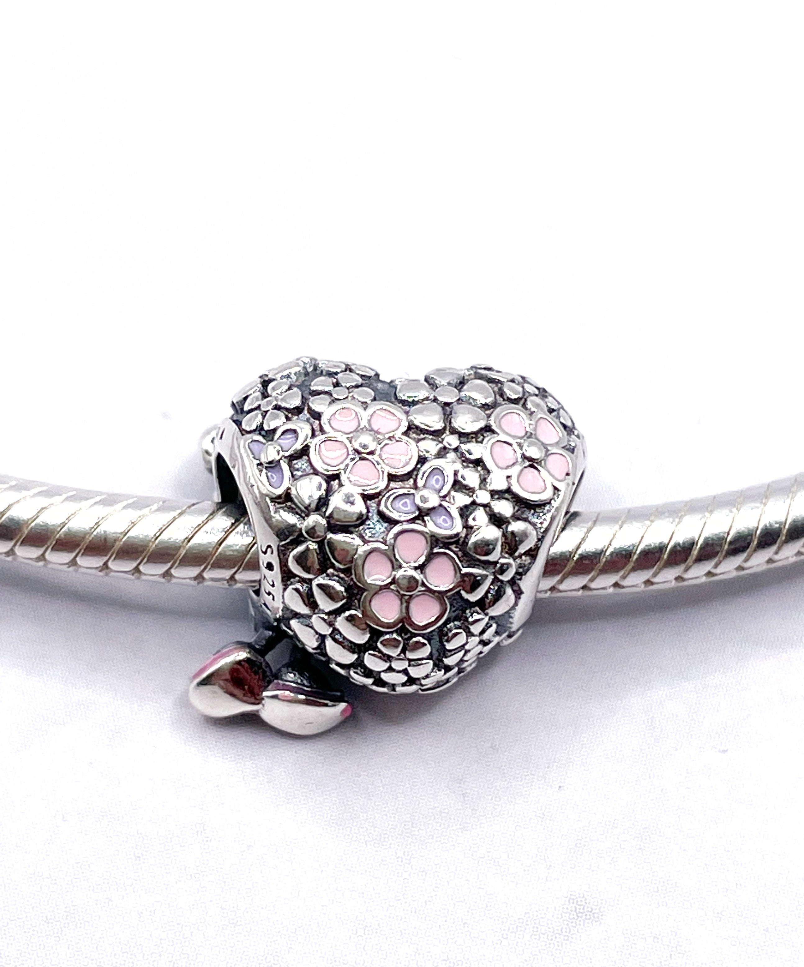 Charm Corazón Minnie y flores “La mejor mamá de todas”