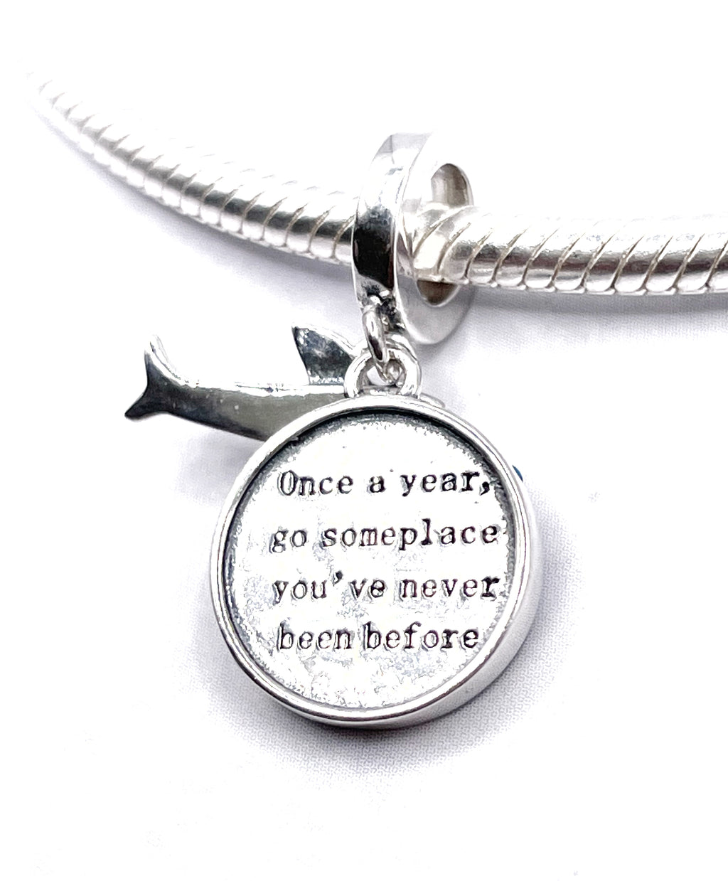 Charm Avión y mundo “Una vez al año, ve a algún lugar donde nunca hayas estado antes”