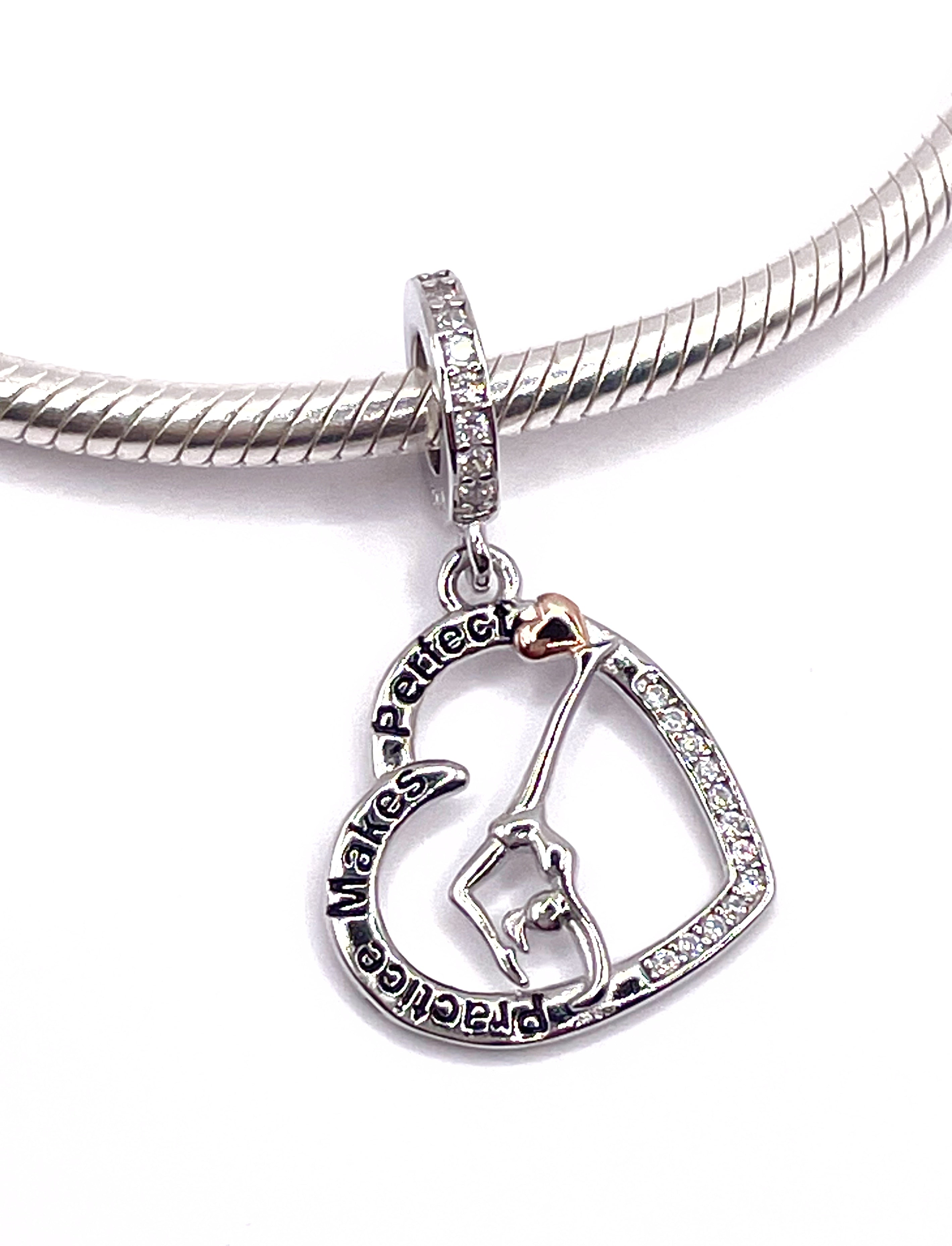 Charm Corazón Gimnasia