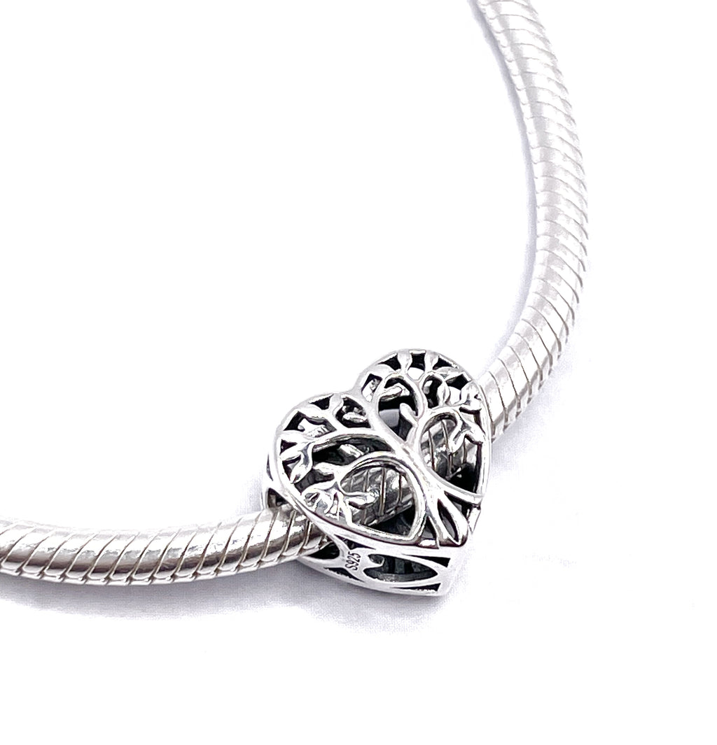 Charm Corazón con árbol de la vida y flores rosadas