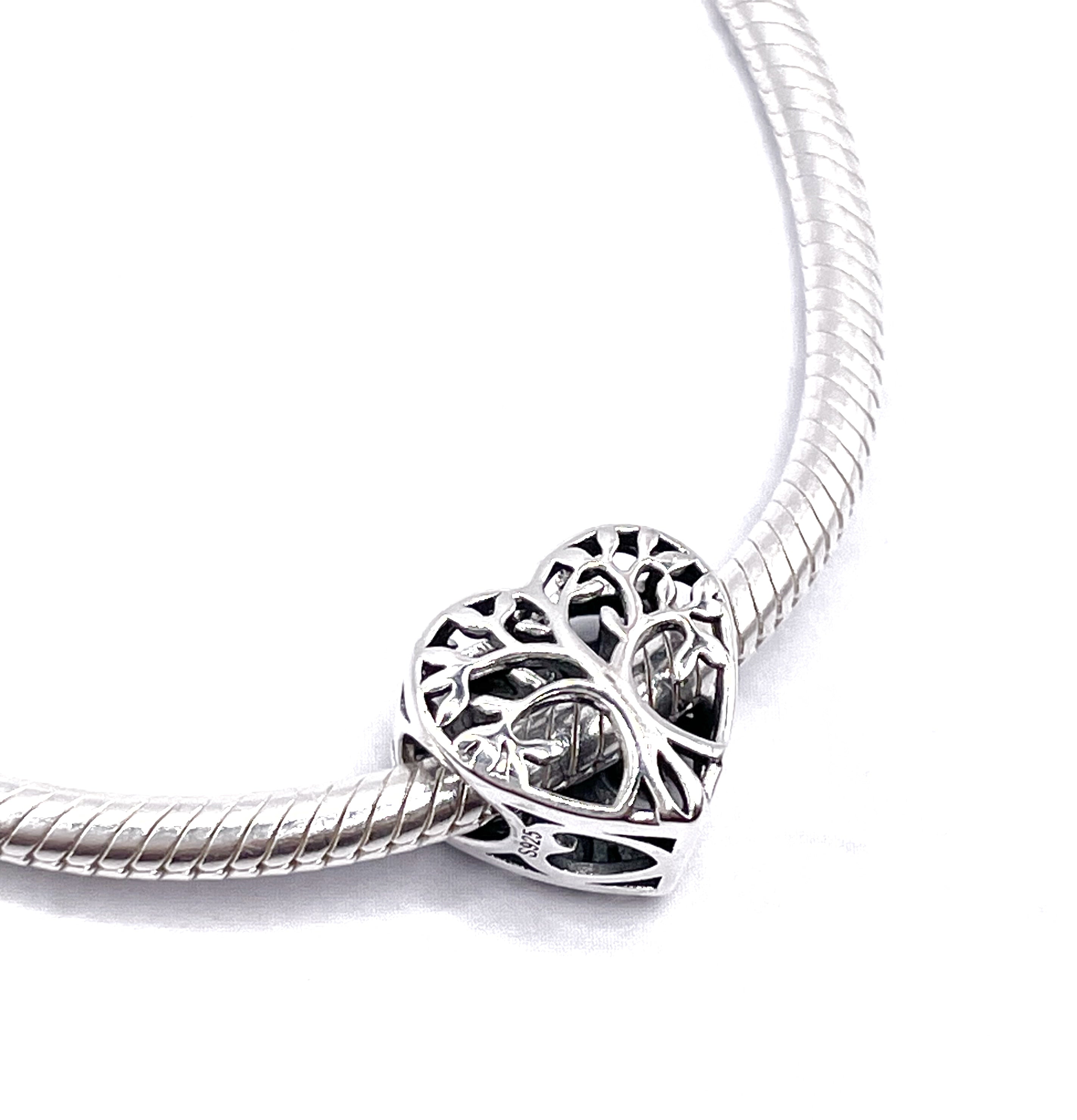 Charm Corazón con árbol de la vida y flores rosadas