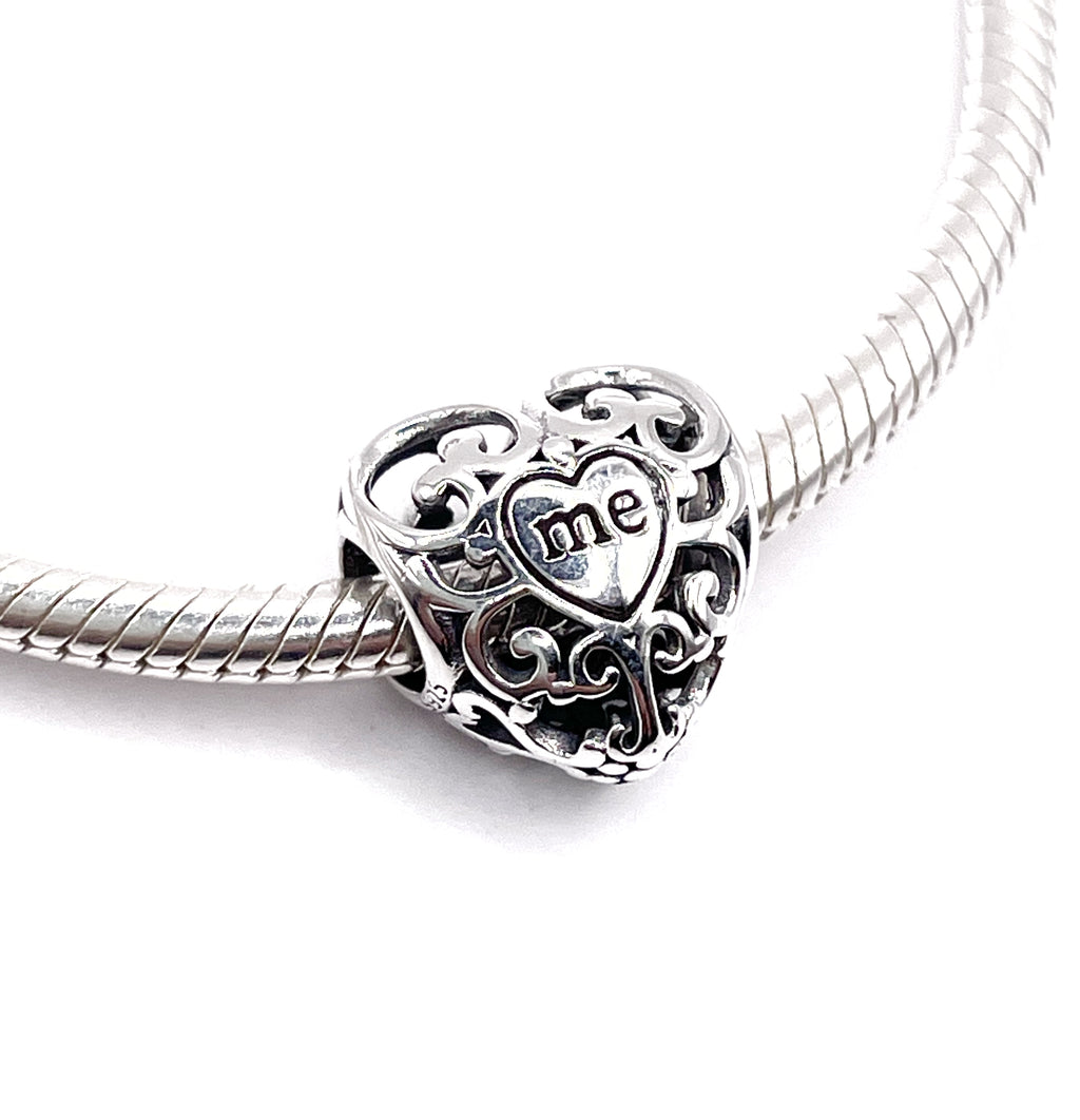 Charm Corazón calado “Me” “You”