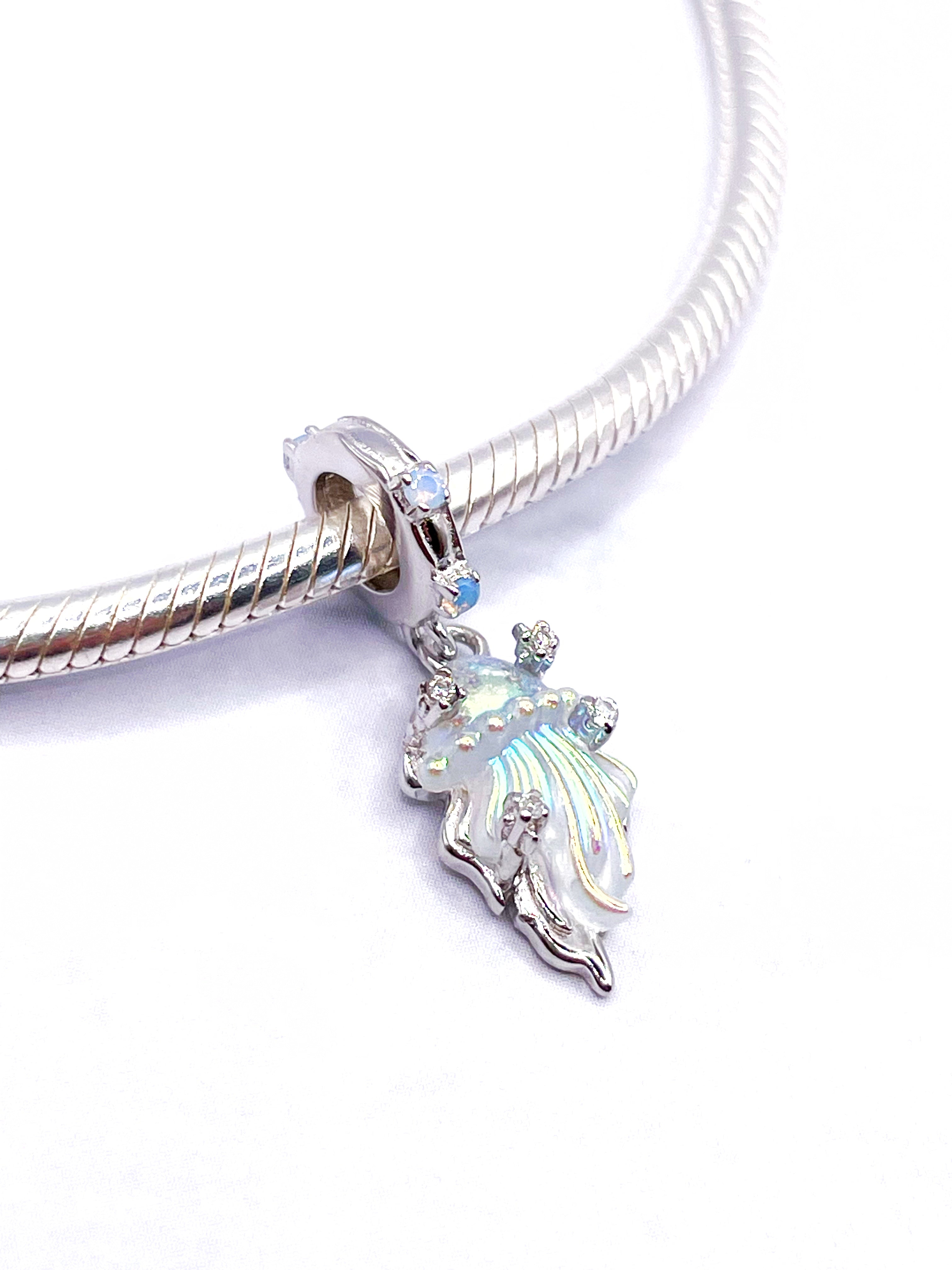 Charm Medusa tornasolada