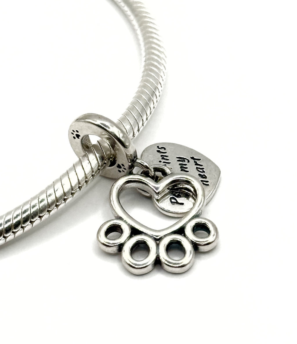 Charm Medalla de huella “Huellas de patas en mi corazón”