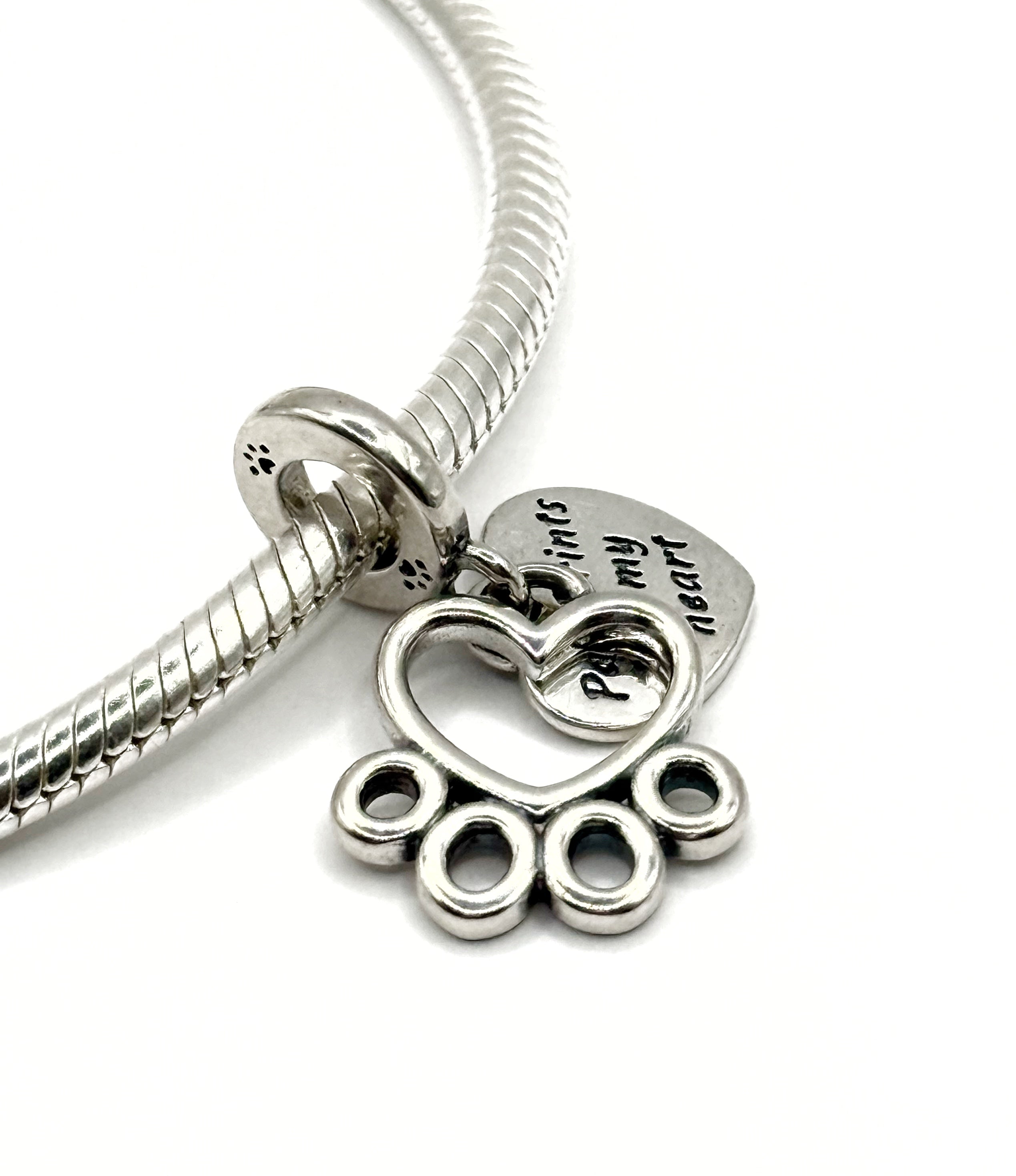 Charm Medalla de huella “Huellas de patas en mi corazón”