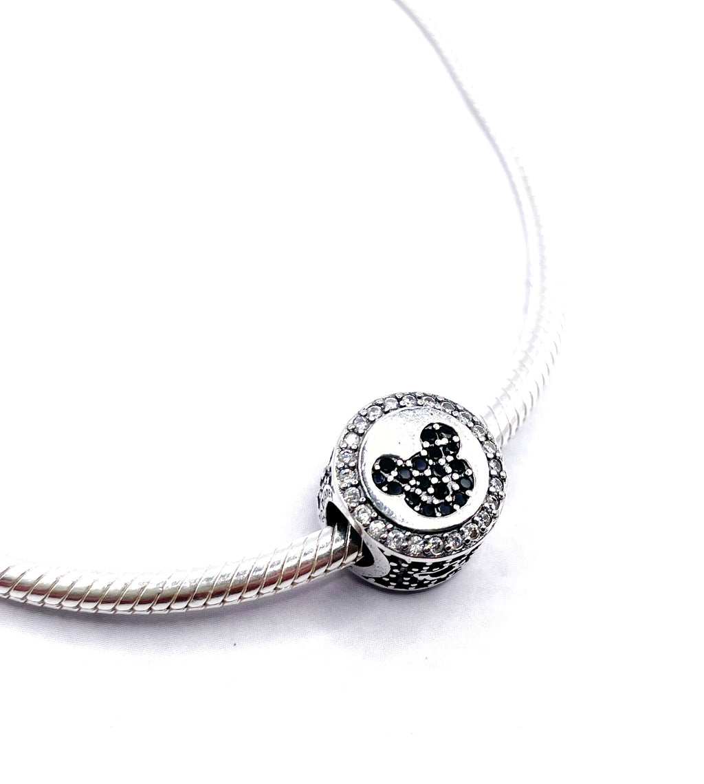 Charm M&M cabezas en circonias con borde de circonias