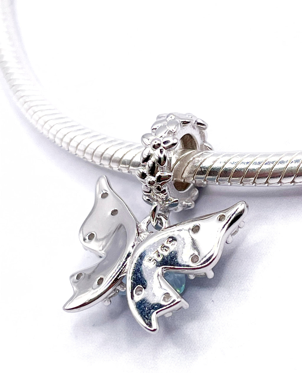 Charm Mariposa doble azul y tornasolada