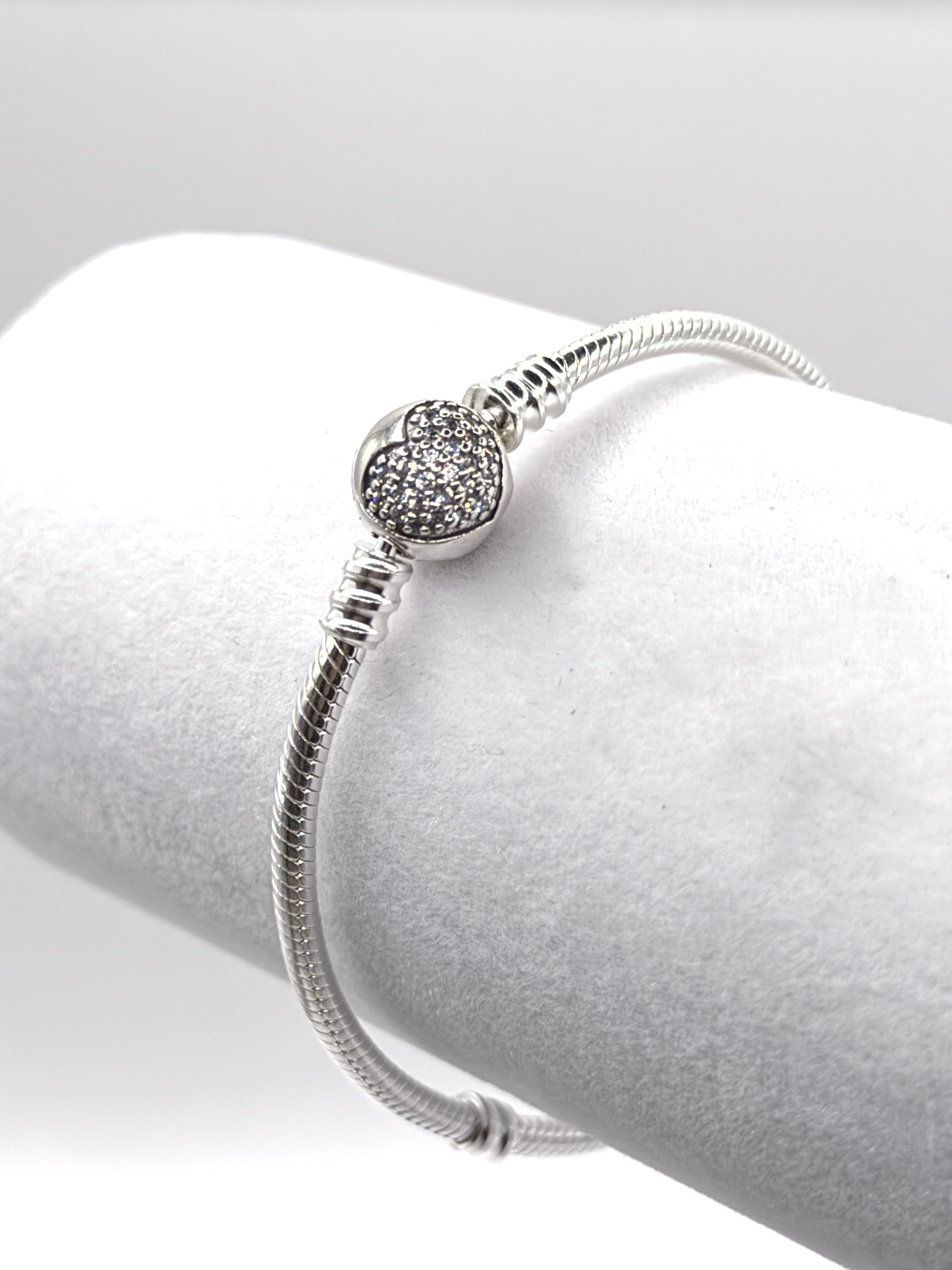 Pulsera flexible broche bolita corazón