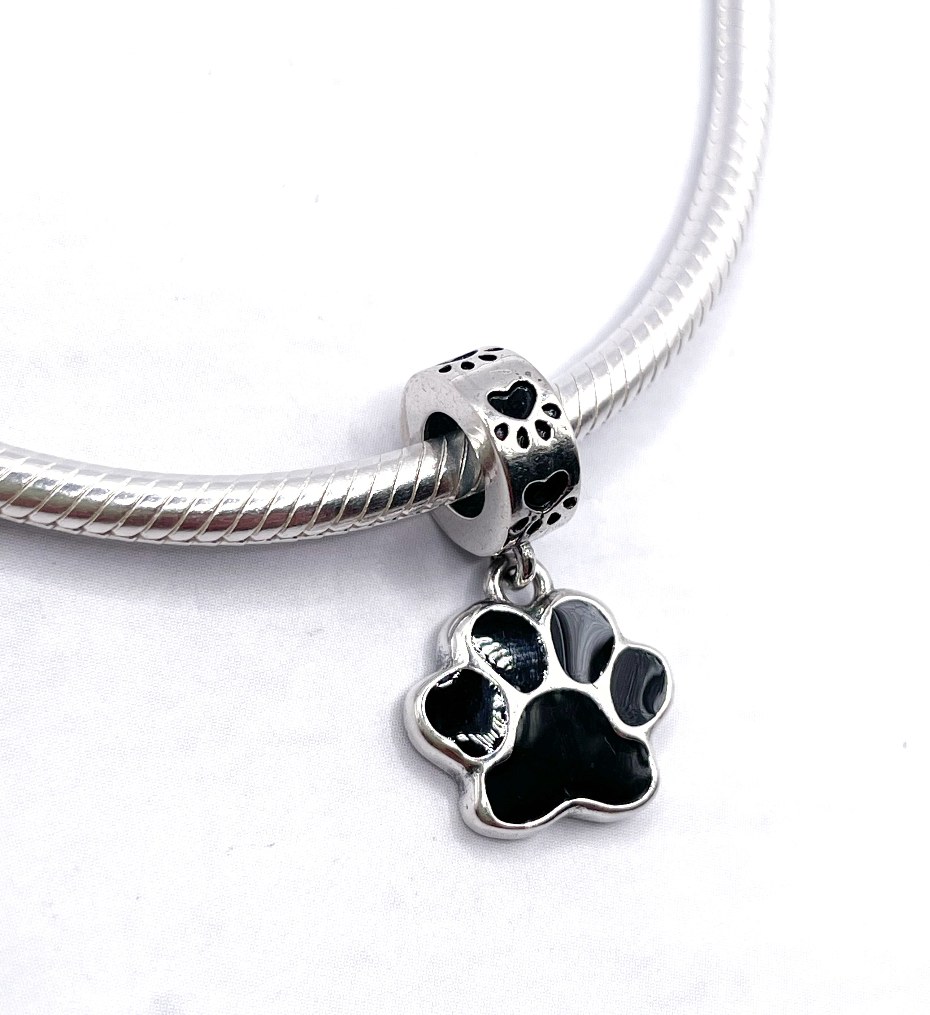 Charm Huellita negra colgante