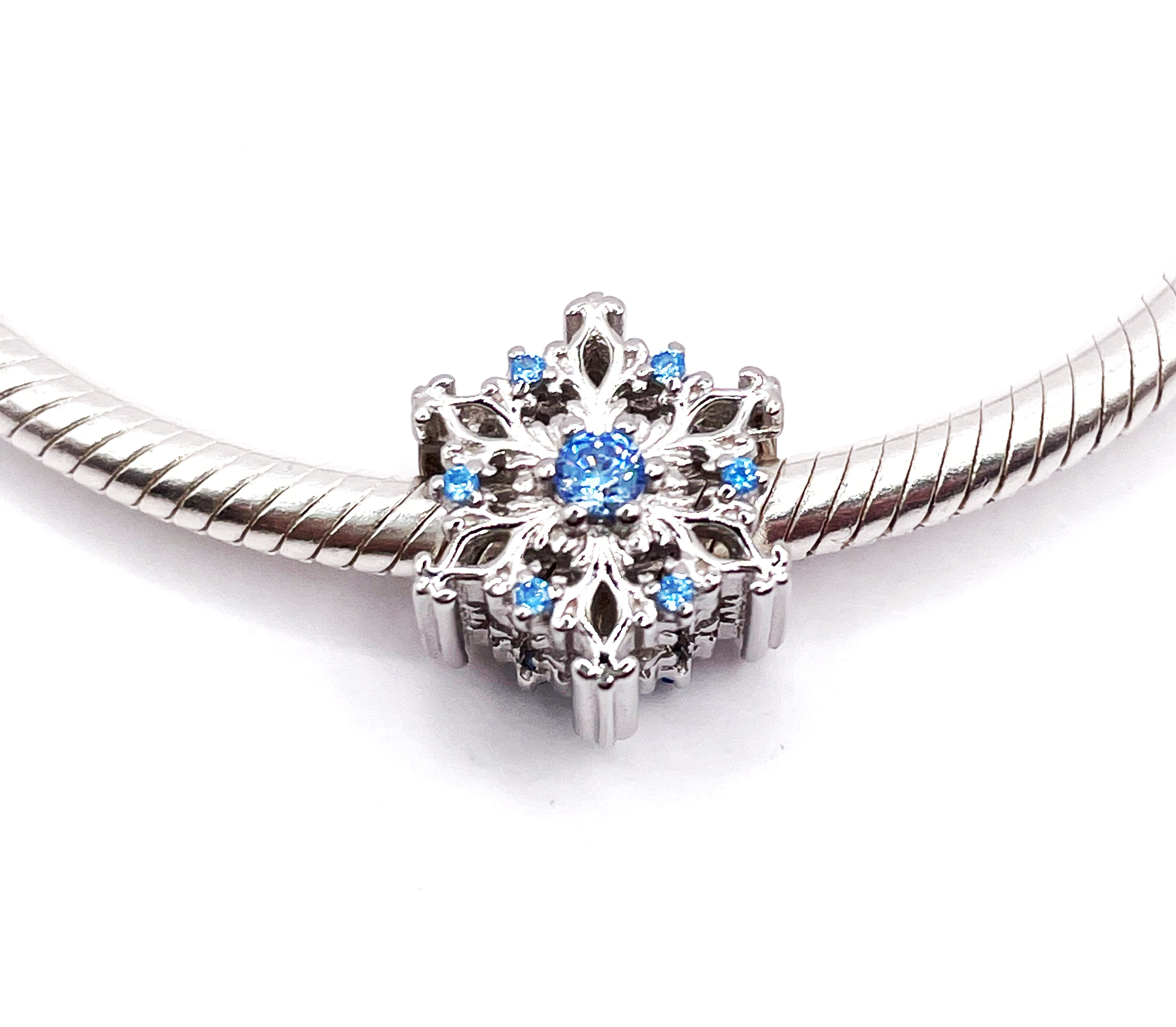 Charm Copo de nieve circonias celestes