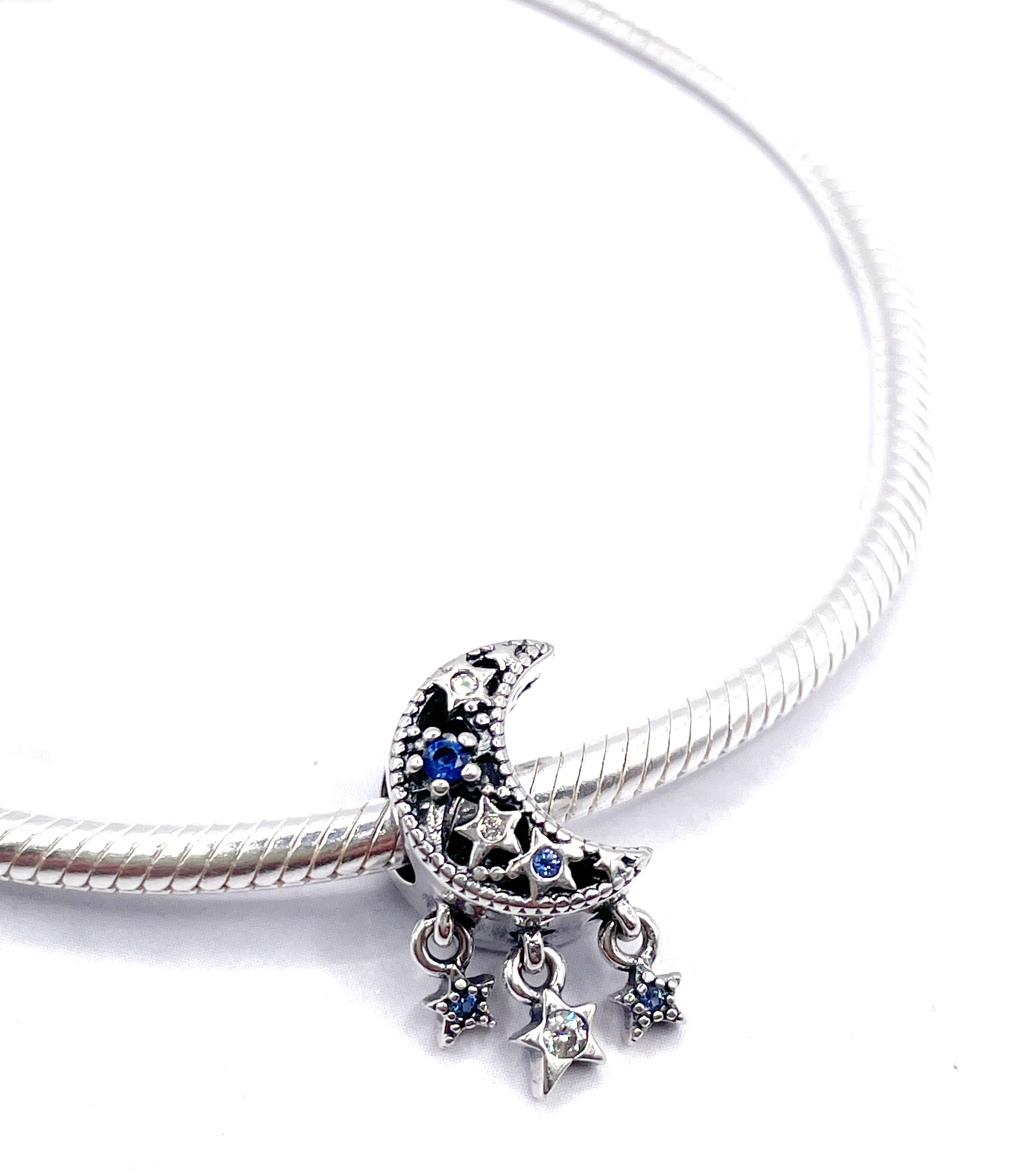 Charm Luna y estrellas azules colgantes