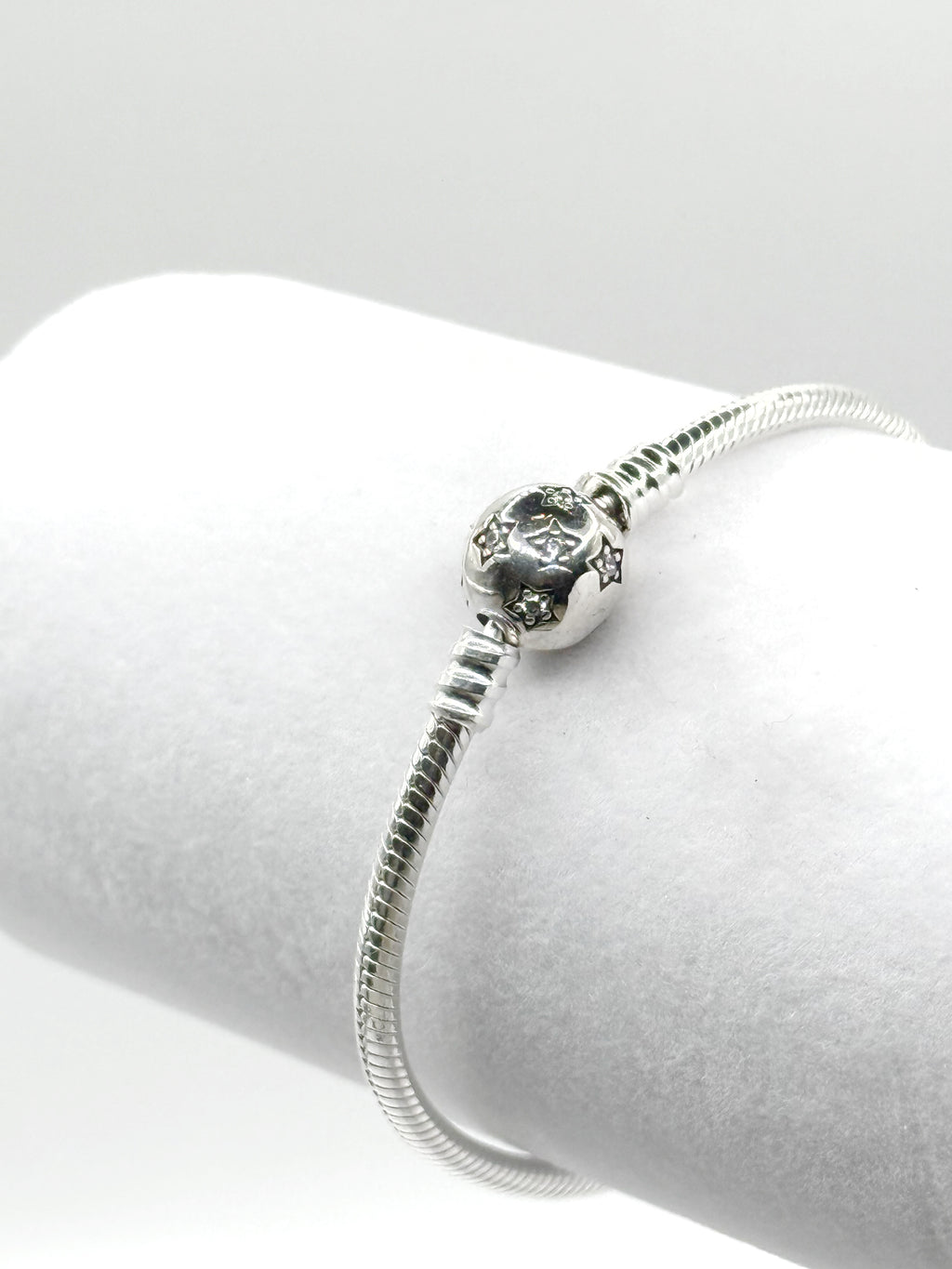 Pulsera flexible broche bolita estrellas