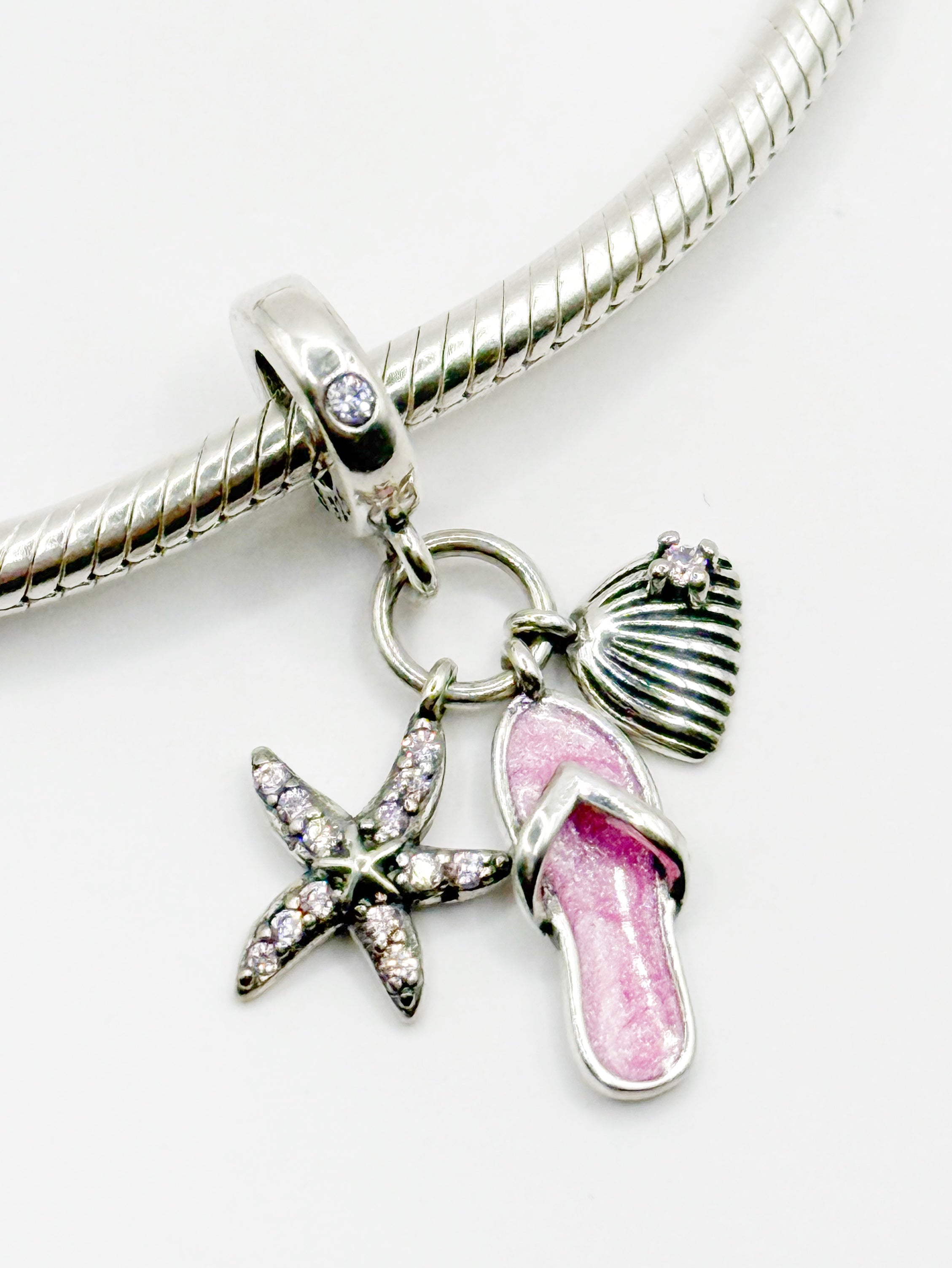 Charm Estrella de Mar, ojota y almeja