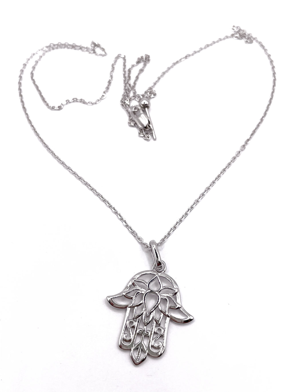 Cadena con dije de Mano de Fátima y Flor de loto