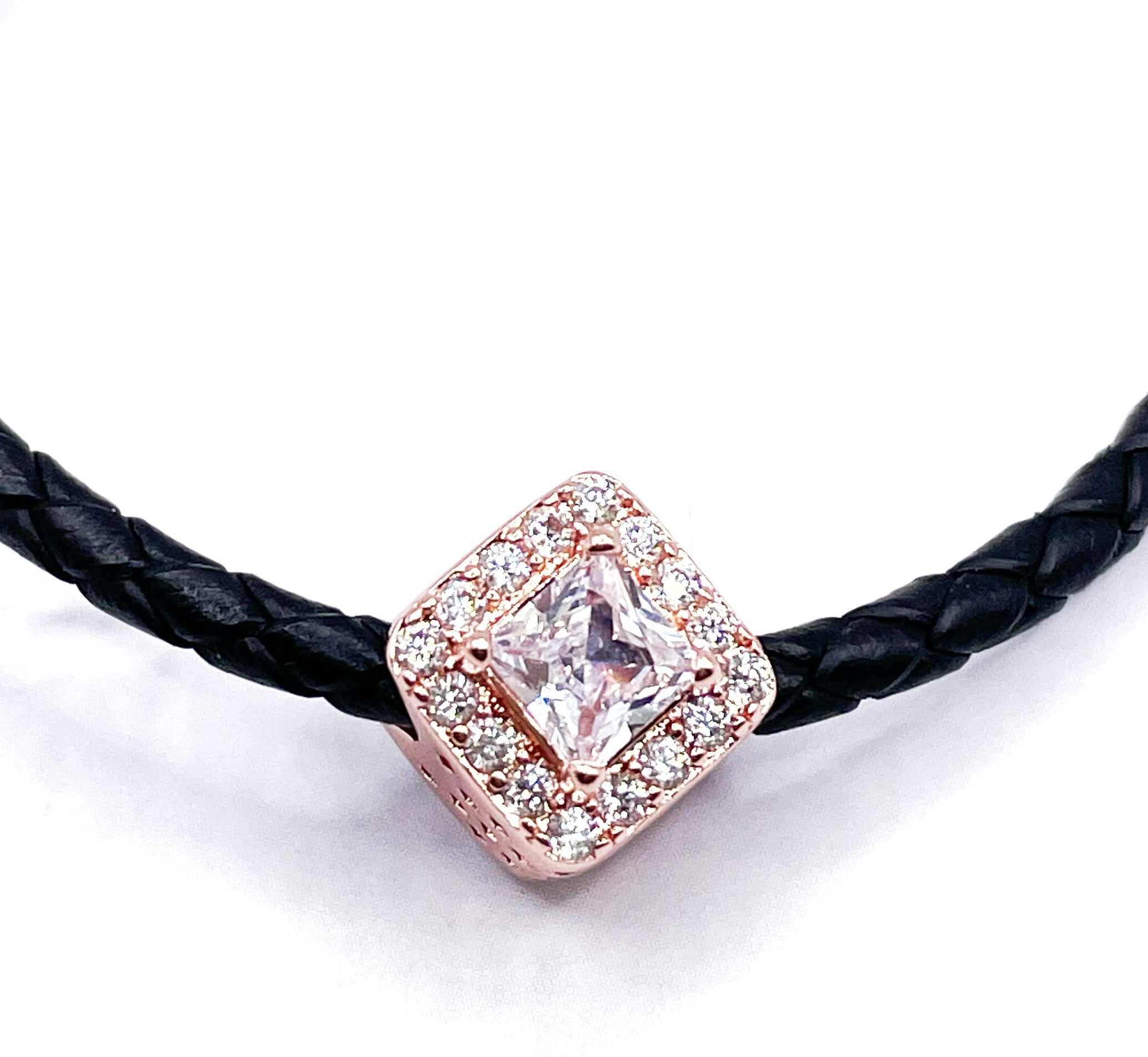 Charm Rombo con circonias rose gold