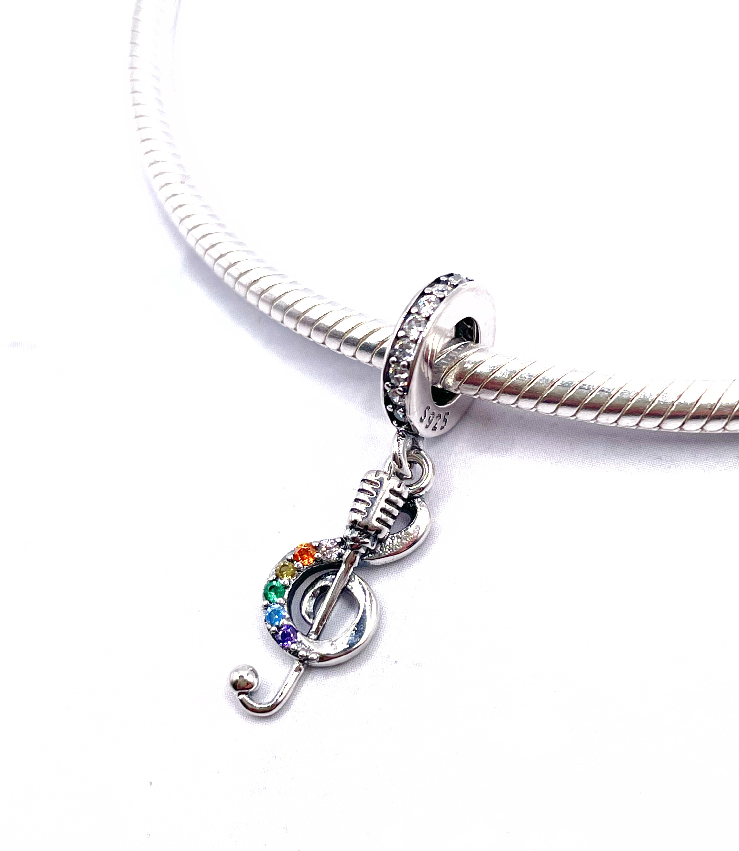 Charm Clave de Sol y micrófono