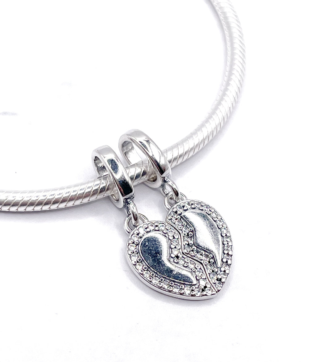 Charm Divisible corazón liso con circonias “Amig@s hasta el final”