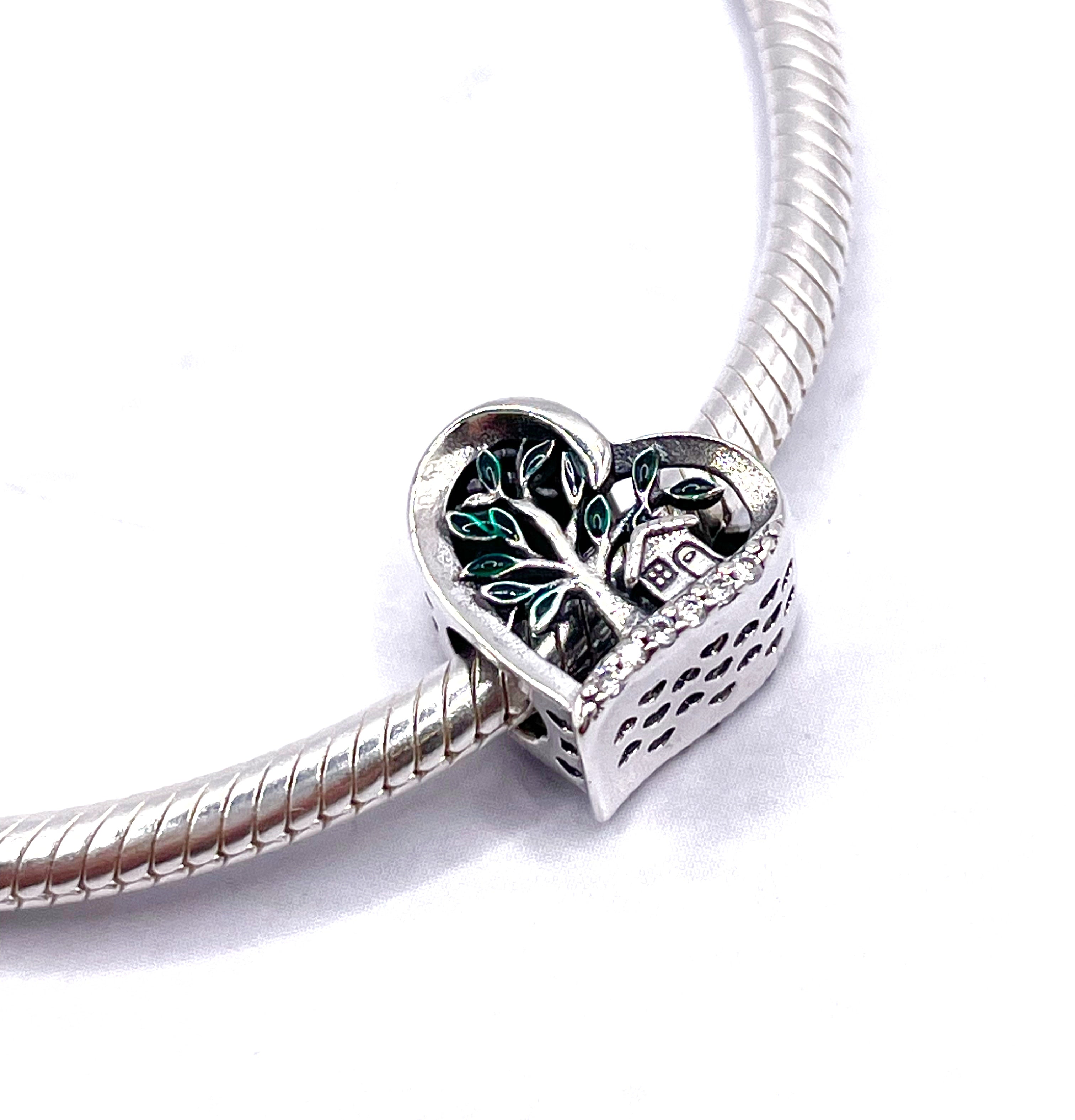 Charm Corazón con árbol y casa