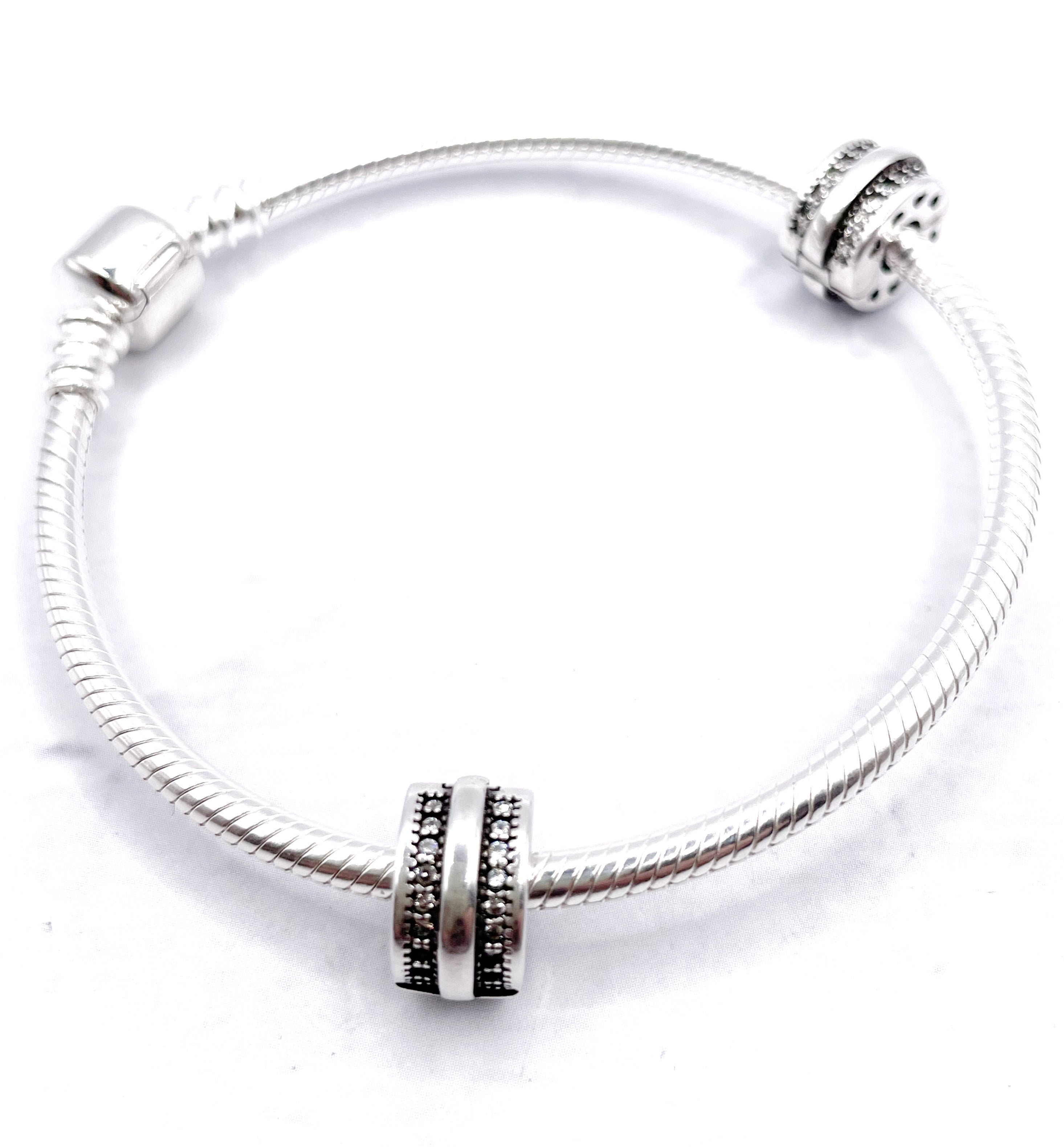 Charms Par de Fijadores clip con bordes de circonias blancas