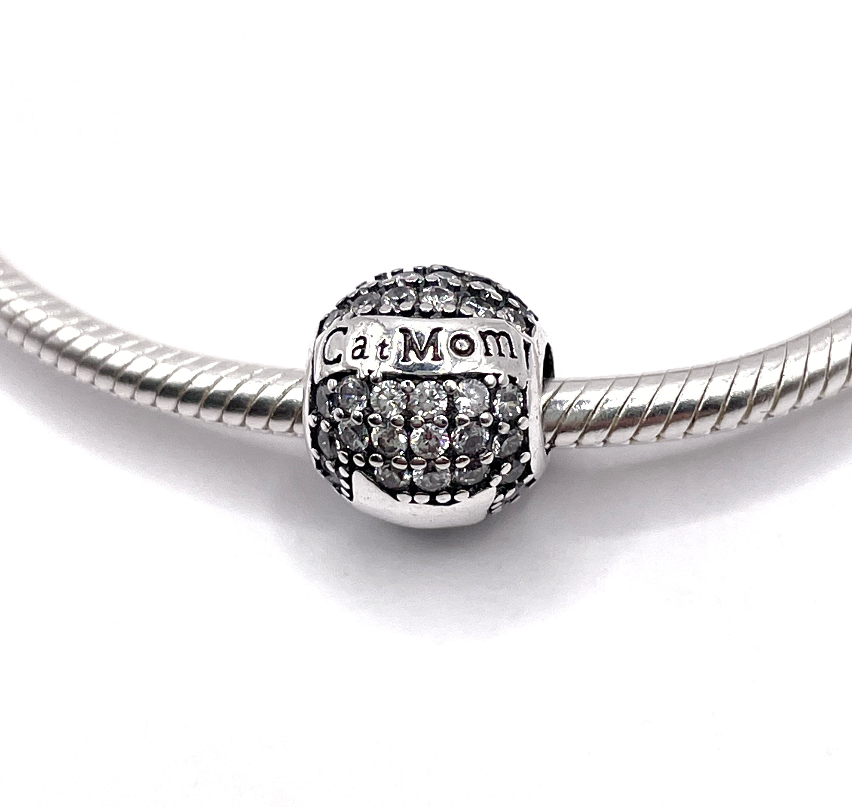 Charm Bolita “Mamá gato” con circonias blancas