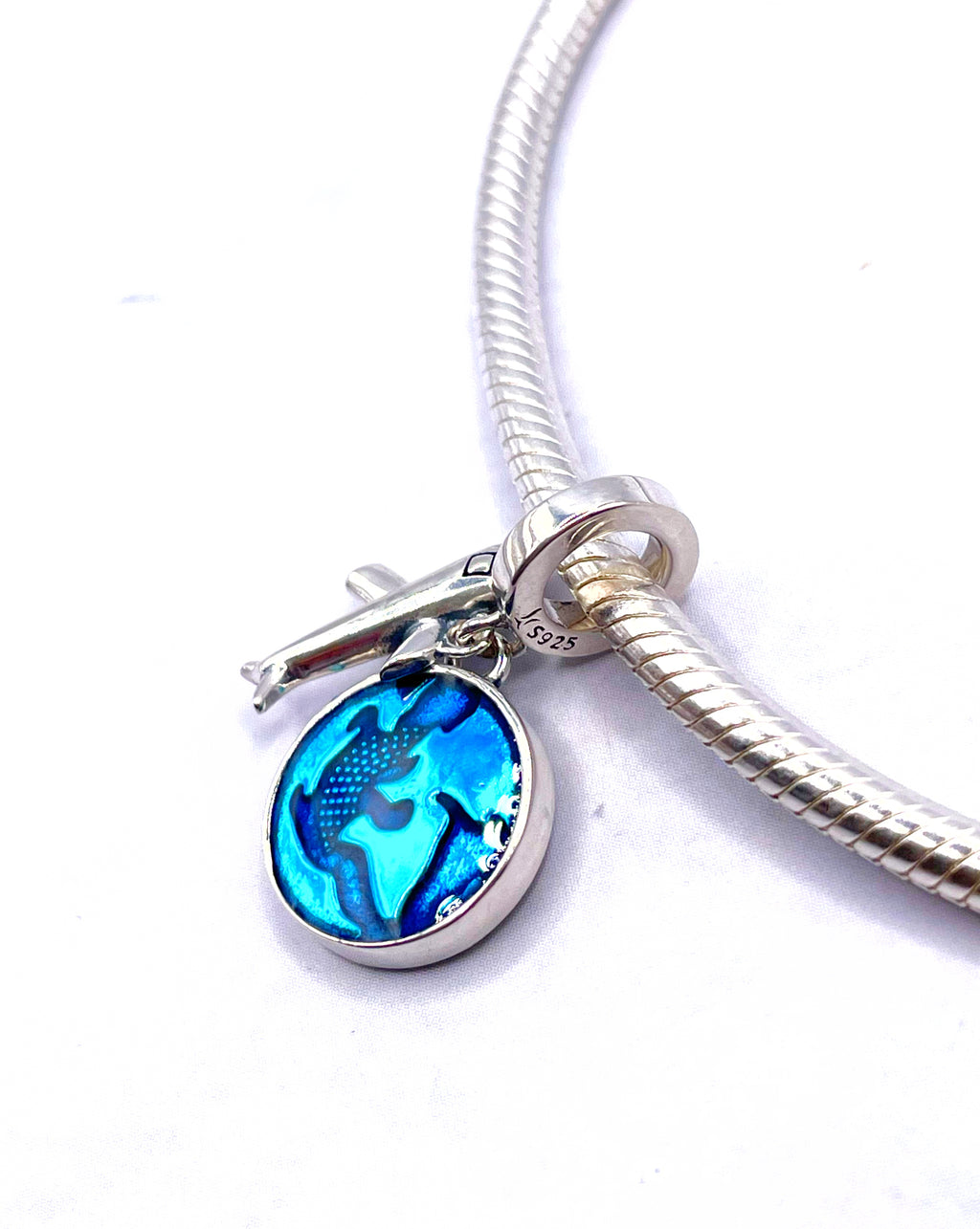 Charm Avión y mundo “Una vez al año, ve a algún lugar donde nunca hayas estado antes”