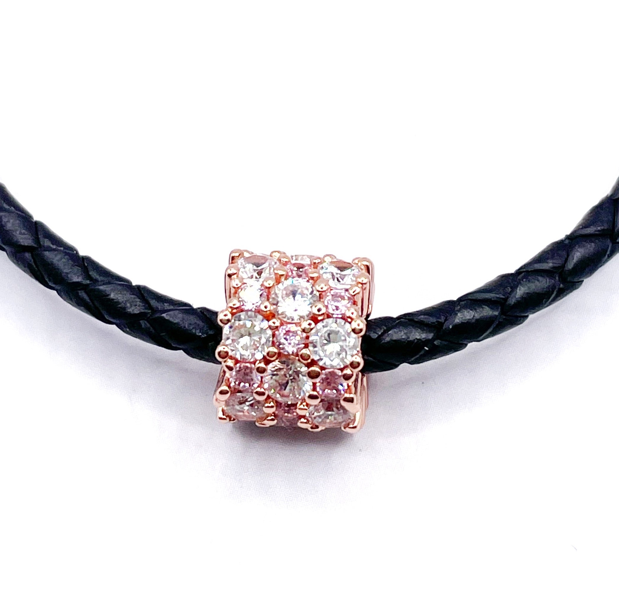 Charm Cilindro mediano de circonias rosadas y blancas rose gold