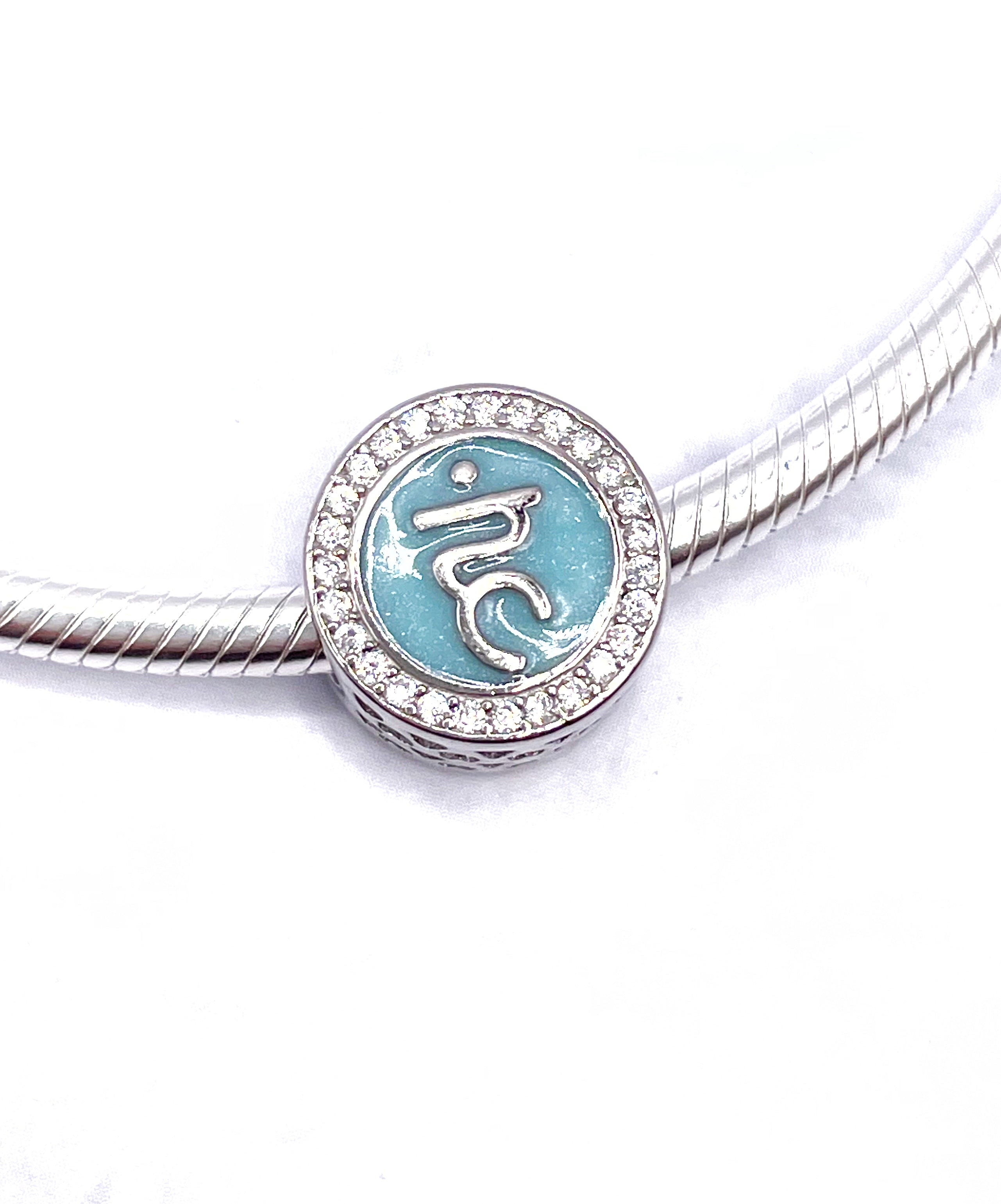 Charm Vishudda, quinto chakra (garganta, el habla)