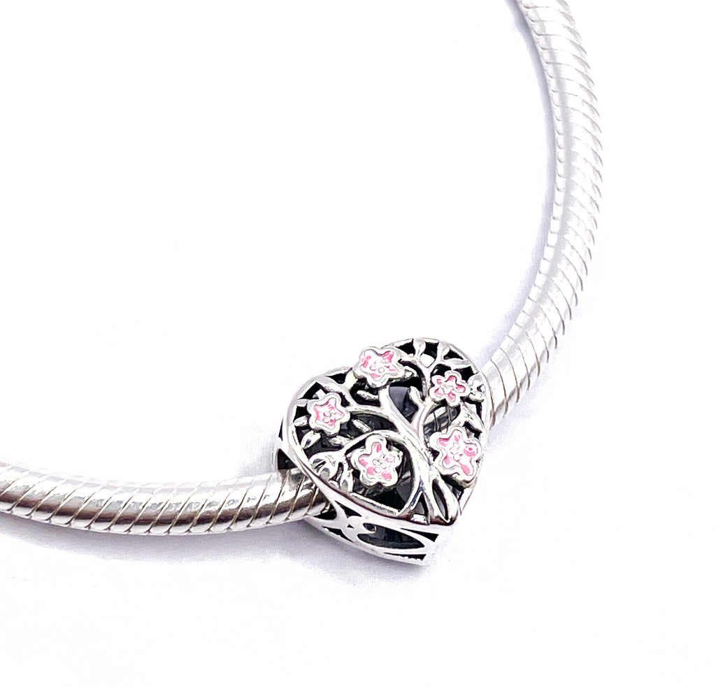 Charm Corazón con árbol de la vida y flores rosadas